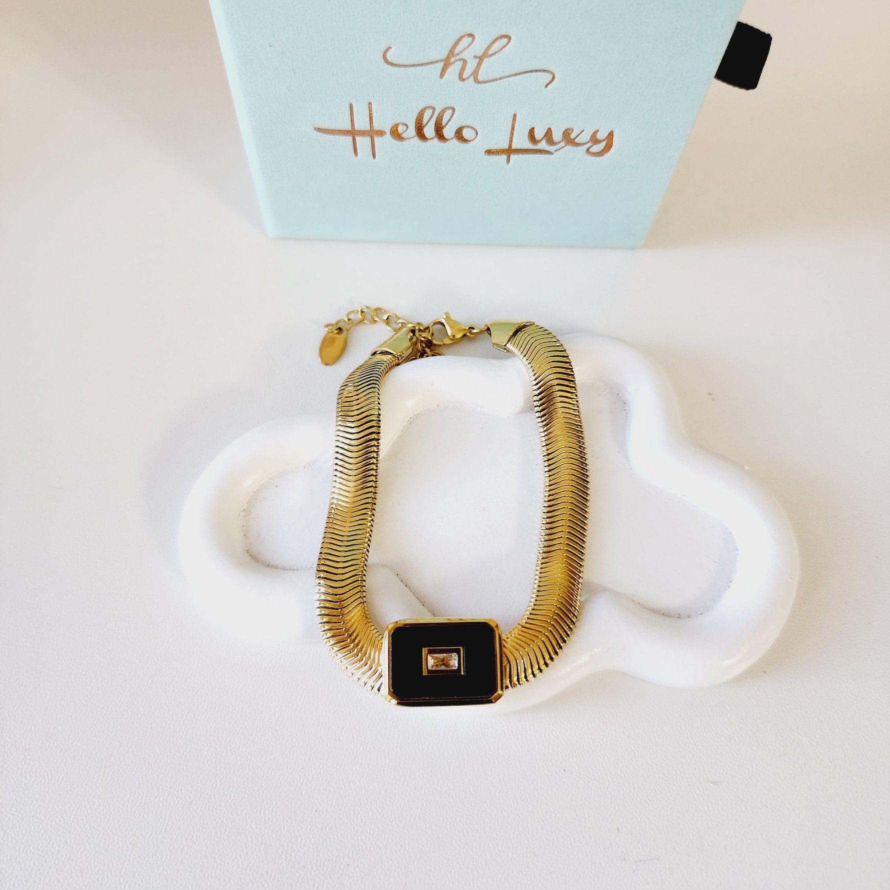 Black geometric bracelet, Rectangular black bracelet, black snake Bracelet, Vintage bracelet, double tone jewelry, Water resistance Bracelet, Mesh silver bracelet, Vintage Jewelry, 
Cuban Bracelet, Vintage Bracelet, Paper Link Bracelet, Minimalist Jewelry, Minimalist Gift for her, religious gift, waterproof bracelet, Water resistant bracelet, Minimalist Gift

Minimalist Bracelet

Minimaliist Jewelry