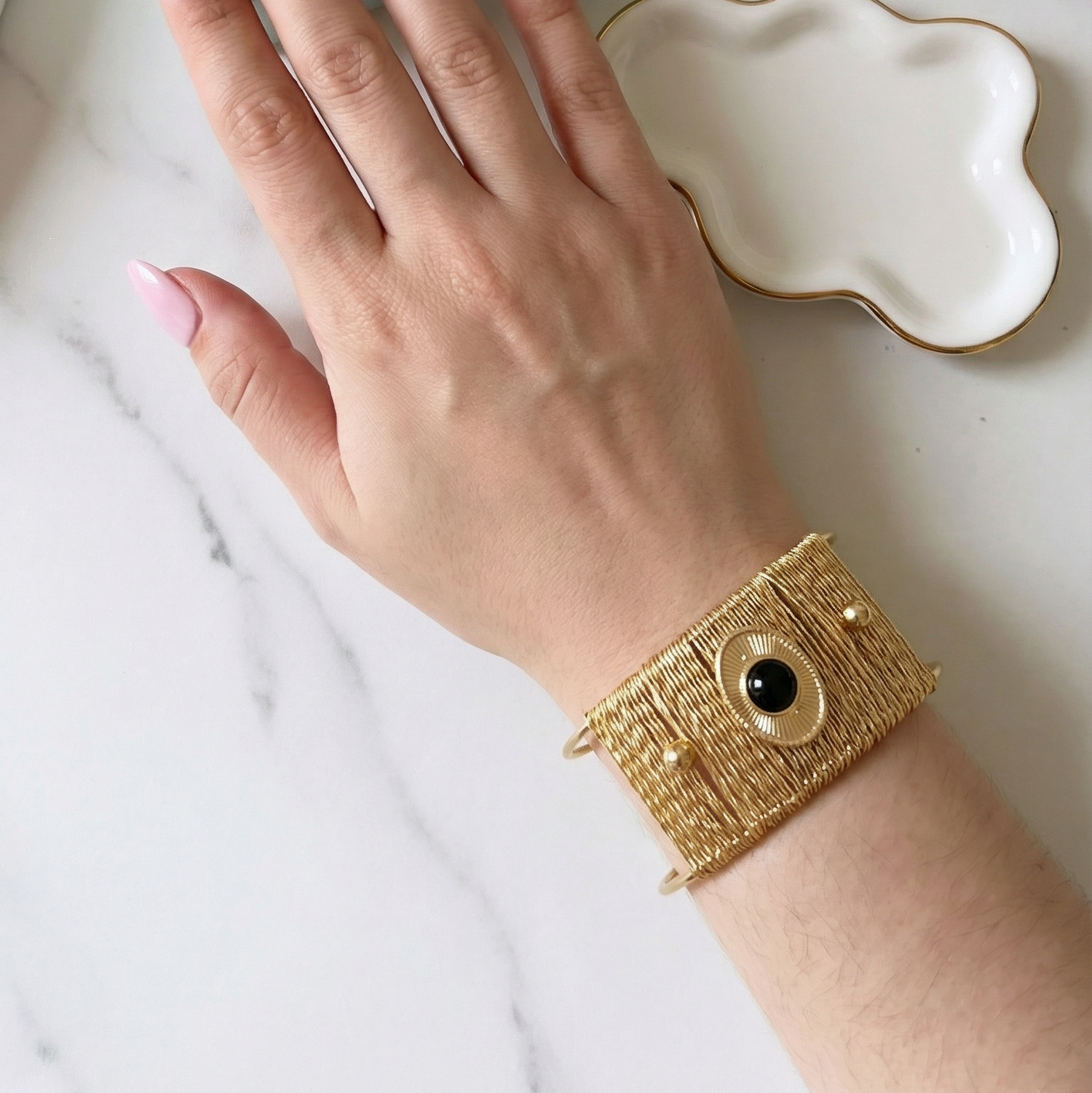 Edgy sun black and gold Bangles, Interlocked black and gold Bangle, Mesh bold Bracelet with black stone, Textured bangles, classy two tone bangles, 18k waterproof bangles, 18k gold waterproof bangles, long lasting bracelets, long lasting vintage jewelry, christmas gift for her, timeless bracelets, timeless waterproof jewelry, ellie vail jewelry dupe, missoma jewelry dupe