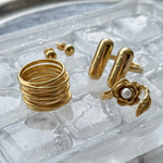 Bold interlink geometric ring, chunky golden ring, maximalism golden ring, chunky stackable ring, promise ring, bold heart ring, valentine gift, jewelry gift for valentines, love ring, love jewelry, gift for wife, gift for friend, friendship gifts, self love ring, amor propio anillo, anillo de corazon, waterproof ring, waterproof jewelry, timeless jewelry, timeless ring, gift for girlfriend, soulmate ring, elegant ring, classy ring, dainty ring, everyday ring, must have ring, must have jewelry