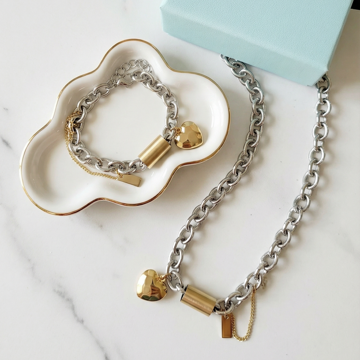 Edgy Chunky Two tone rolo Necklace, Edgy Geometric two tone necklace and bracelet, bold two tone circular necklace and bracelet, chunky two tone necklace and bracelet, infinity necklace and bracelet,  Silver Geometric necklace and bracelets, Gold Geometric necklace and earrings

Water Resistant Necklace

Water Resistant Jewelry

Water Resistant

water resistance jewelry
