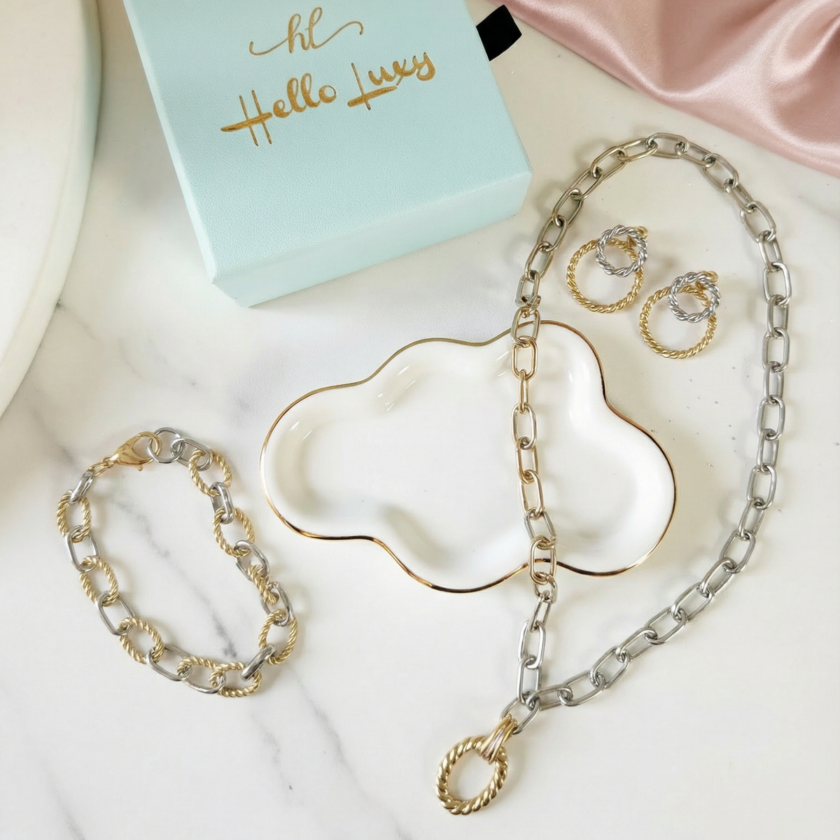 Safety Pin Geometric two tone necklace and bracelet, bold two tone circular necklace and bracelet, chunky two tone necklace and bracelet, infinity necklace and bracelet,  Silver Geometric necklace and bracelets, Gold Geometric necklace and earrings

Water Resistant Necklace

Water Resistant Jewelry

Water Resistant

water resistance jewelry



Vintage Style