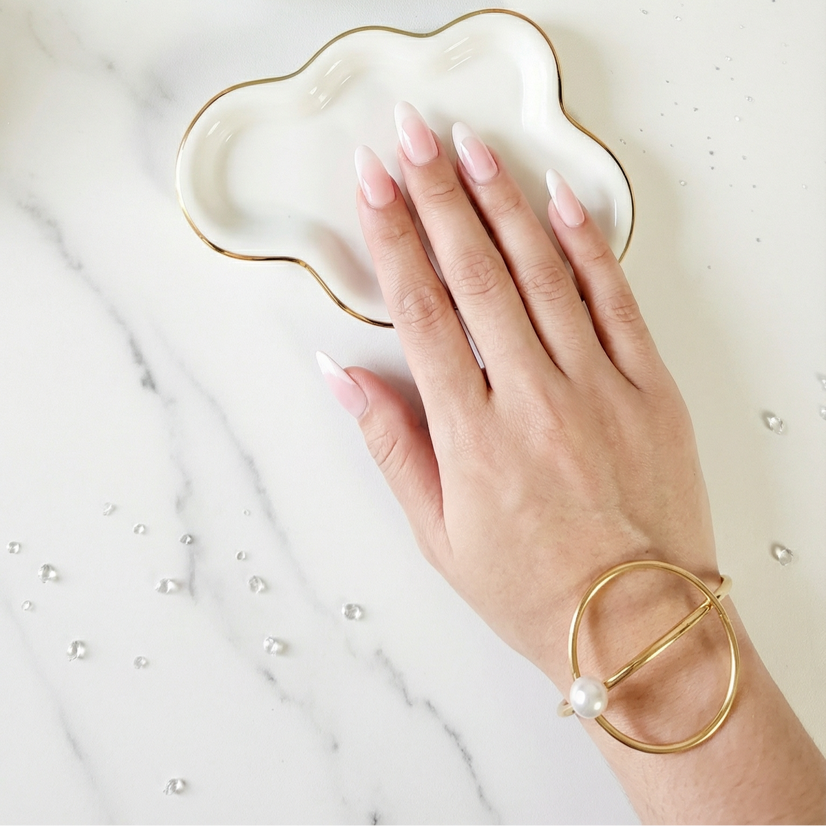 Chunky Geometric Pearls Bangles, Geometric Circular Pearl Bangle, Circular Bold bold Bracelets, Chunky Unique Swirl Pearls Bangles, Swirl Pearl Bangle, Swirl Bold bold Bracelets, Textured bangles, classy two tone bangles, 18k waterproof bangles, 18k gold waterproof bangles, long lasting bracelets, long lasting vintage jewelry, christmas gift for her, timeless bracelets, timeless waterproof jewelry, ellie vail jewelry dupe, missoma jewelry dupe