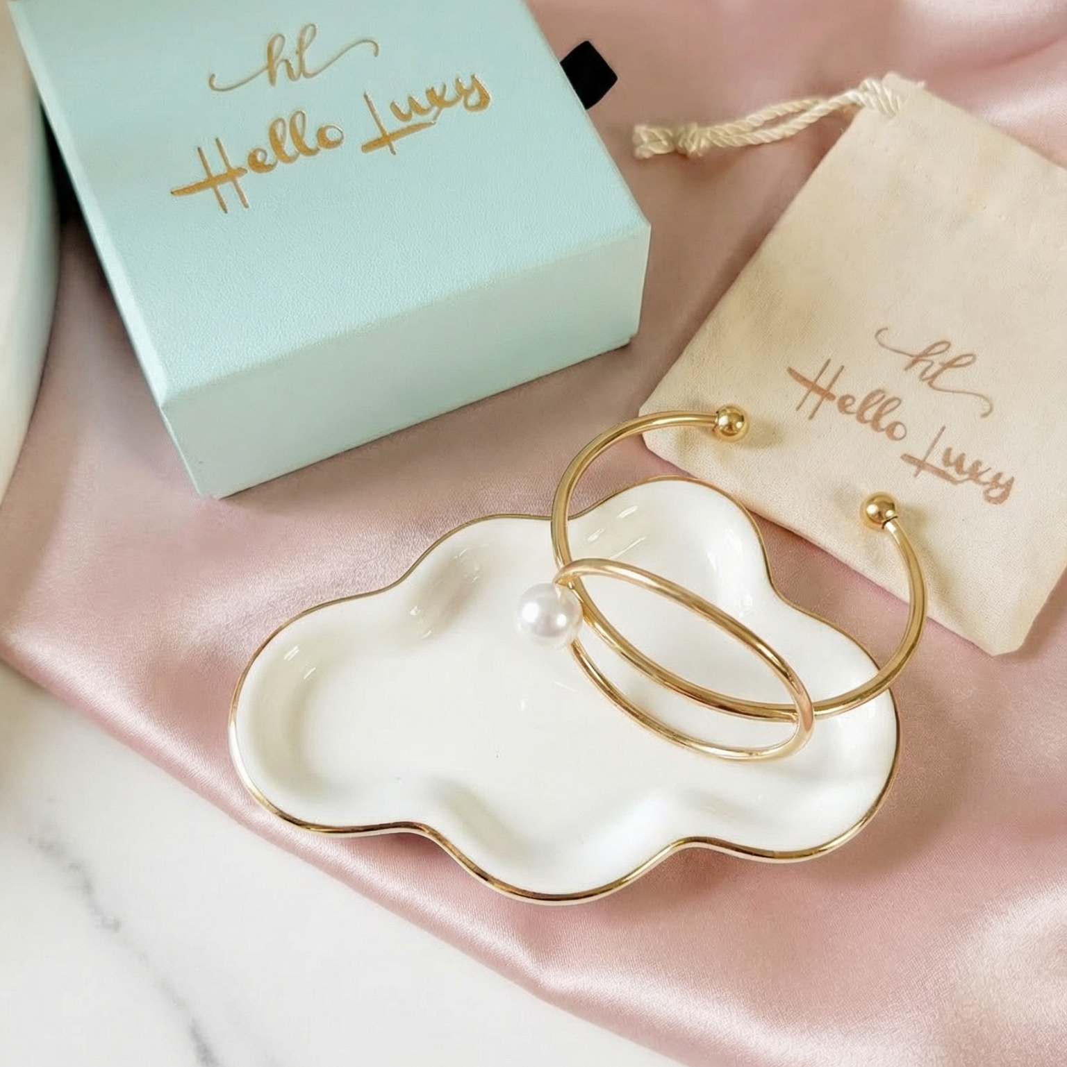 Chunky Geometric Pearls Bangles, Geometric Circular Pearl Bangle, Circular Bold bold Bracelets, Chunky Unique Swirl Pearls Bangles, Swirl Pearl Bangle, Swirl Bold bold Bracelets, Textured bangles, classy two tone bangles, 18k waterproof bangles, 18k gold waterproof bangles, long lasting bracelets, long lasting vintage jewelry, christmas gift for her, timeless bracelets, timeless waterproof jewelry, ellie vail jewelry dupe, missoma jewelry dupe