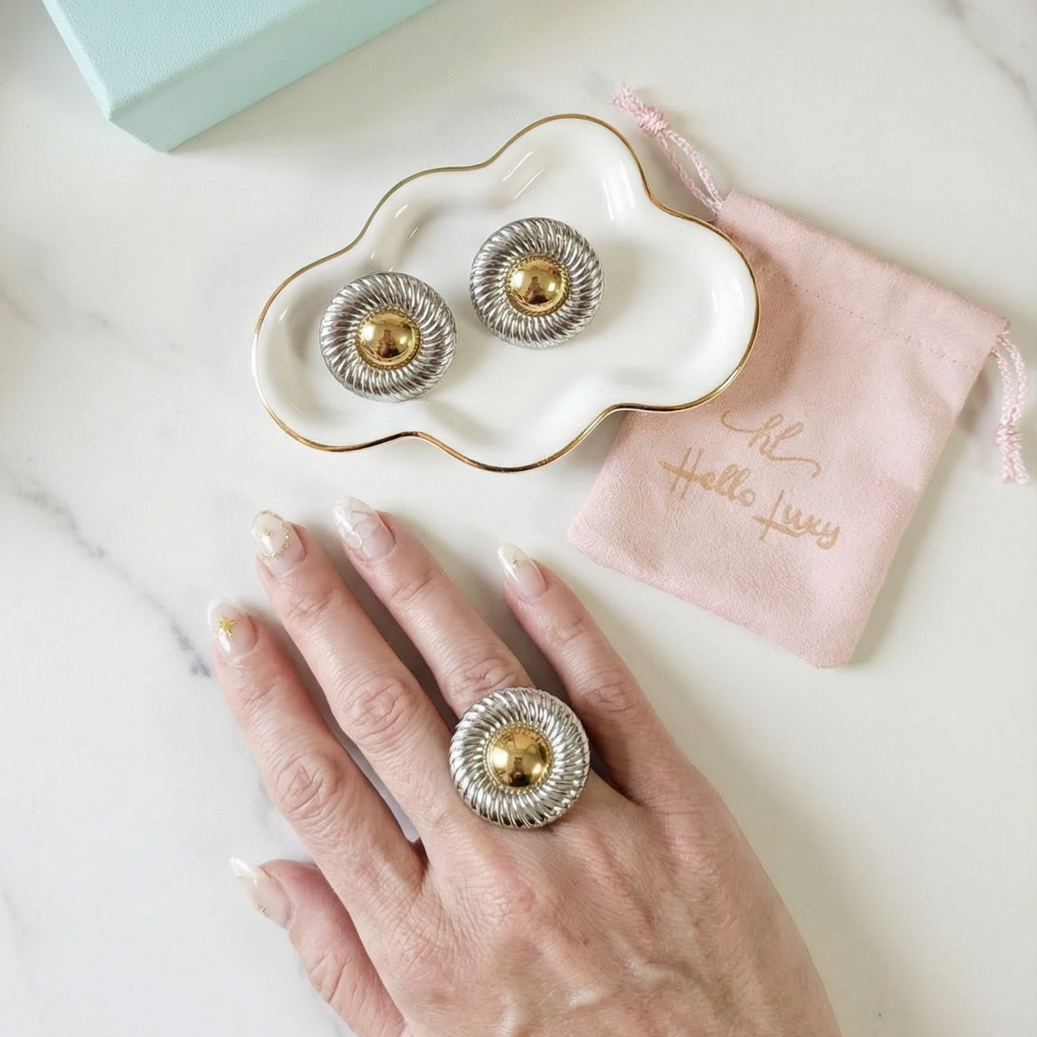 vintage two tone Geometric two tone earrings and bracelet, bold two tone circular necklace and bracelet, chunky two tone necklace and bracelet, infinity necklace and bracelet,  Silver Geometric necklace and bracelets, Gold Geometric necklace and earrings

Water Resistant Necklace

Water Resistant Jewelry

Water Resistant

water resistance jewelry
