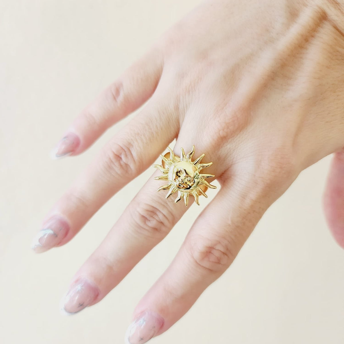 Sun Bold Ring, Sun Chunky Silver Ring, Chunky Golden Ring, chunky gold rings, gold plated rings, womens gold rings, gold stacking rings, gold and silver rings, statement ring, gold plated rings for women, gold plated ring, gold plated rings women, anillos de acero inoxidable para mujer, gold rings size 10, gold and silver ring, size 10 gold rings for women, gold rings for women size 10, Gold Plated Jewelry, tarnish free jewelry, Water Resistant, sweat resistant jewelry, water resistance jewelry, minimalist 