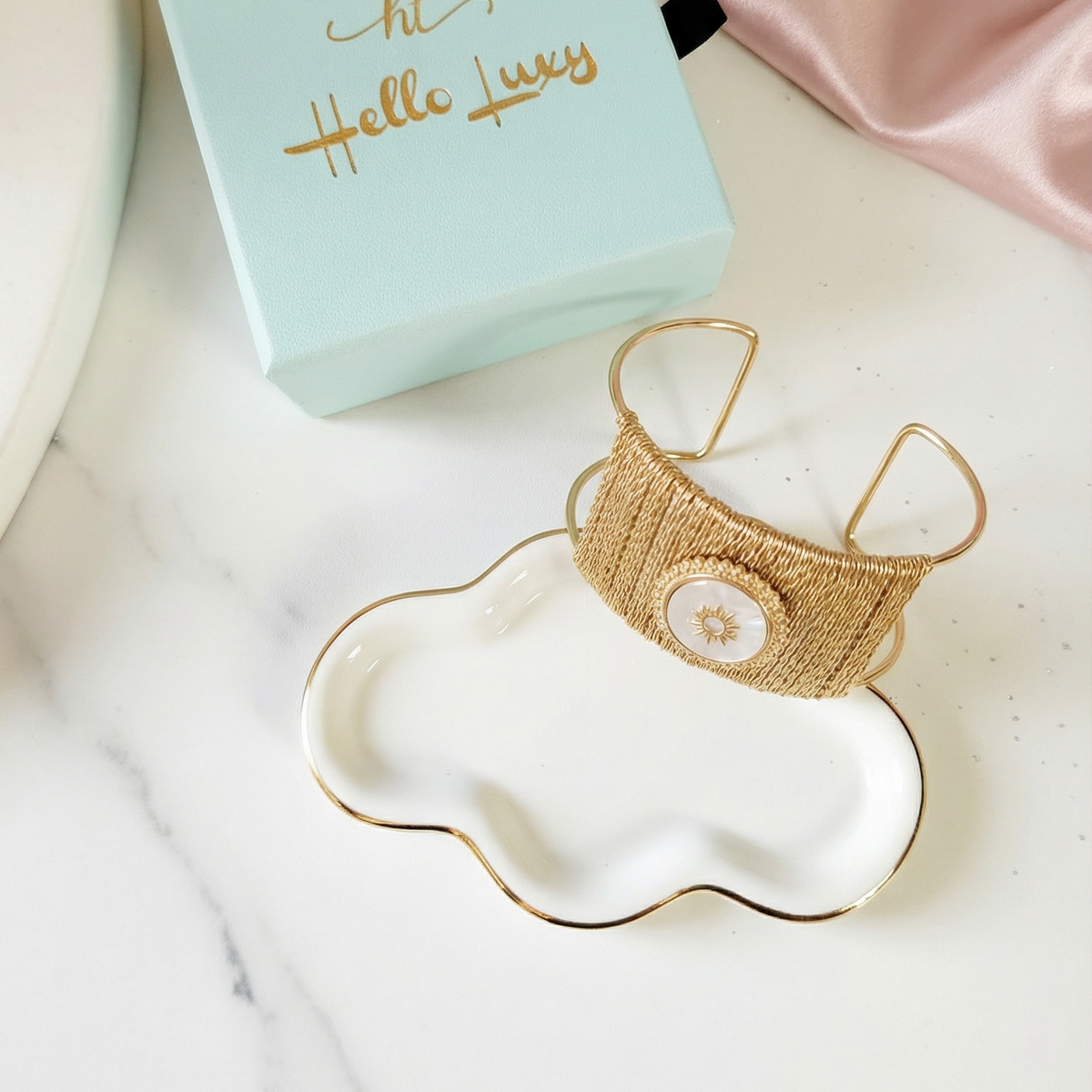 Edgy sun white and gold Bangles, Interlocked Bangle, Mesh bold Bracelets, Textured bangles, classy two tone bangles, 18k waterproof bangles, 18k gold waterproof bangles, long lasting bracelets, long lasting vintage jewelry, christmas gift for her, timeless bracelets, timeless waterproof jewelry, ellie vail jewelry dupe, missoma jewelry dupe