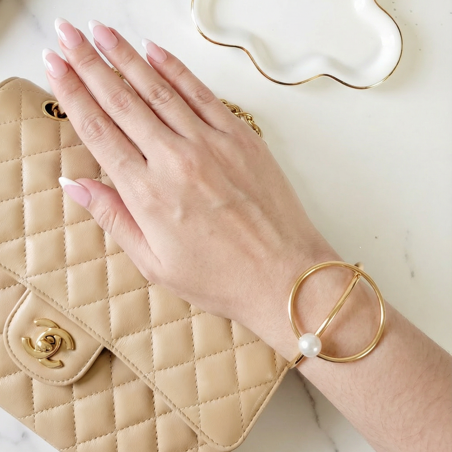 Chunky Geometric Pearls Bangles, Geometric Circular Pearl Bangle, Circular Bold bold Bracelets, Chunky Unique Swirl Pearls Bangles, Swirl Pearl Bangle, Swirl Bold bold Bracelets, Textured bangles, classy two tone bangles, 18k waterproof bangles, 18k gold waterproof bangles, long lasting bracelets, long lasting vintage jewelry, christmas gift for her, timeless bracelets, timeless waterproof jewelry, ellie vail jewelry dupe, missoma jewelry dupe