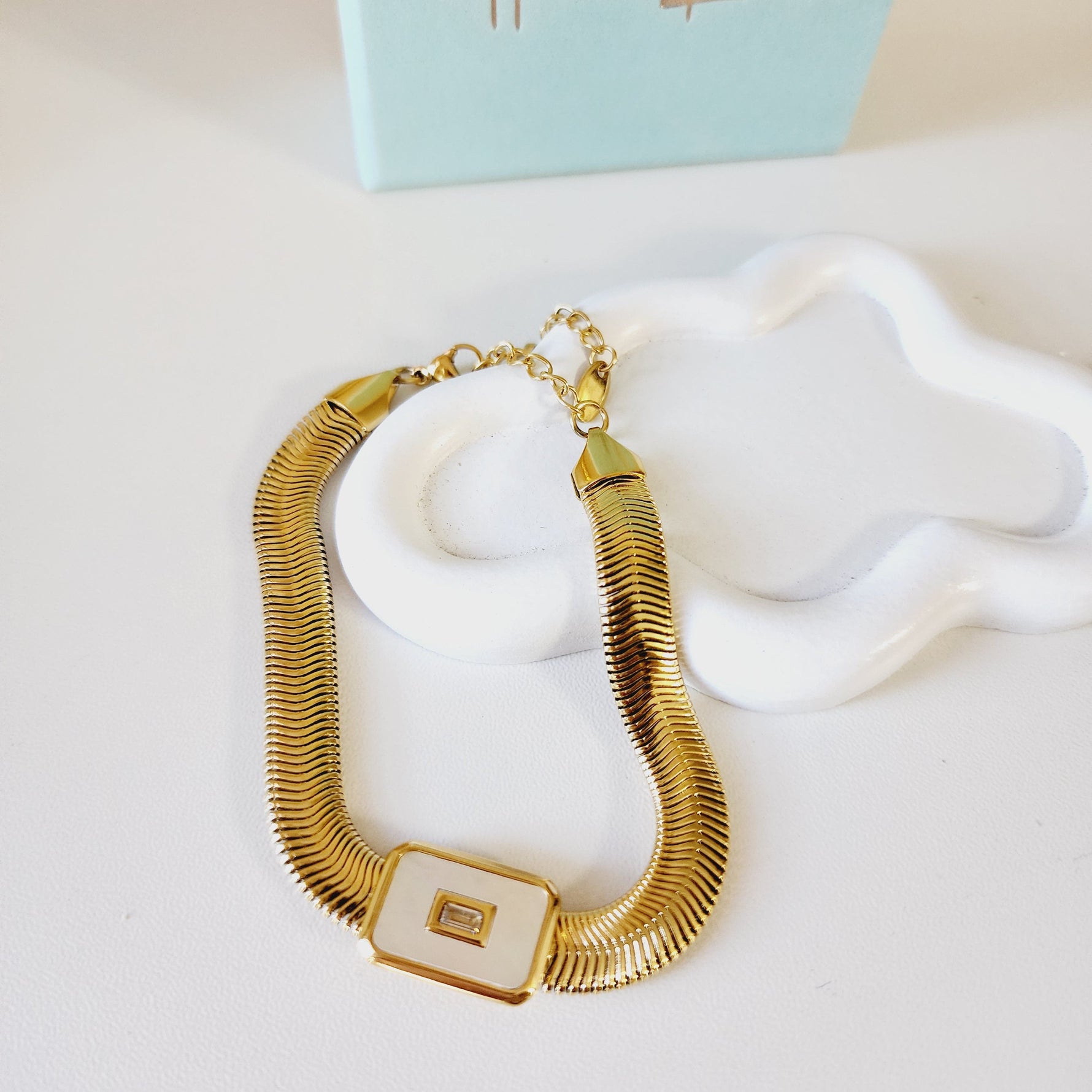 Mother Pearl bracelet, Rectangular mother pearl bracelet, Mother Pearl vintage bracelet, white bracelet, nacar bracelet, Vintage bracelet, double tone jewelry, Water resistance Bracelet, Mesh silver bracelet, Vintage Jewelry, 
Cuban Bracelet, Vintage Bracelet, Paper Link Bracelet, Minimalist Jewelry, Minimalist Gift for her, religious gift, waterproof bracelet, Water resistant bracelet, Minimalist 