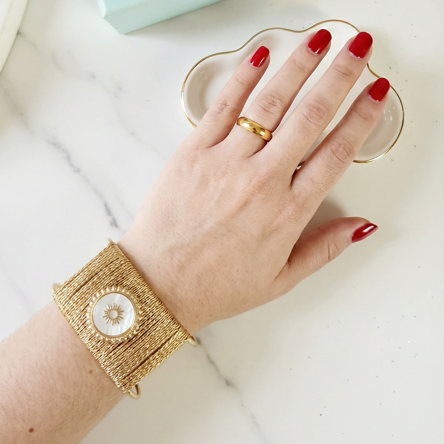 Edgy sun white and gold Bangles, Interlocked Bangle, Mesh bold Bracelets, Textured bangles, classy two tone bangles, 18k waterproof bangles, 18k gold waterproof bangles, long lasting bracelets, long lasting vintage jewelry, christmas gift for her, timeless bracelets, timeless waterproof jewelry, ellie vail jewelry dupe, missoma jewelry dupe