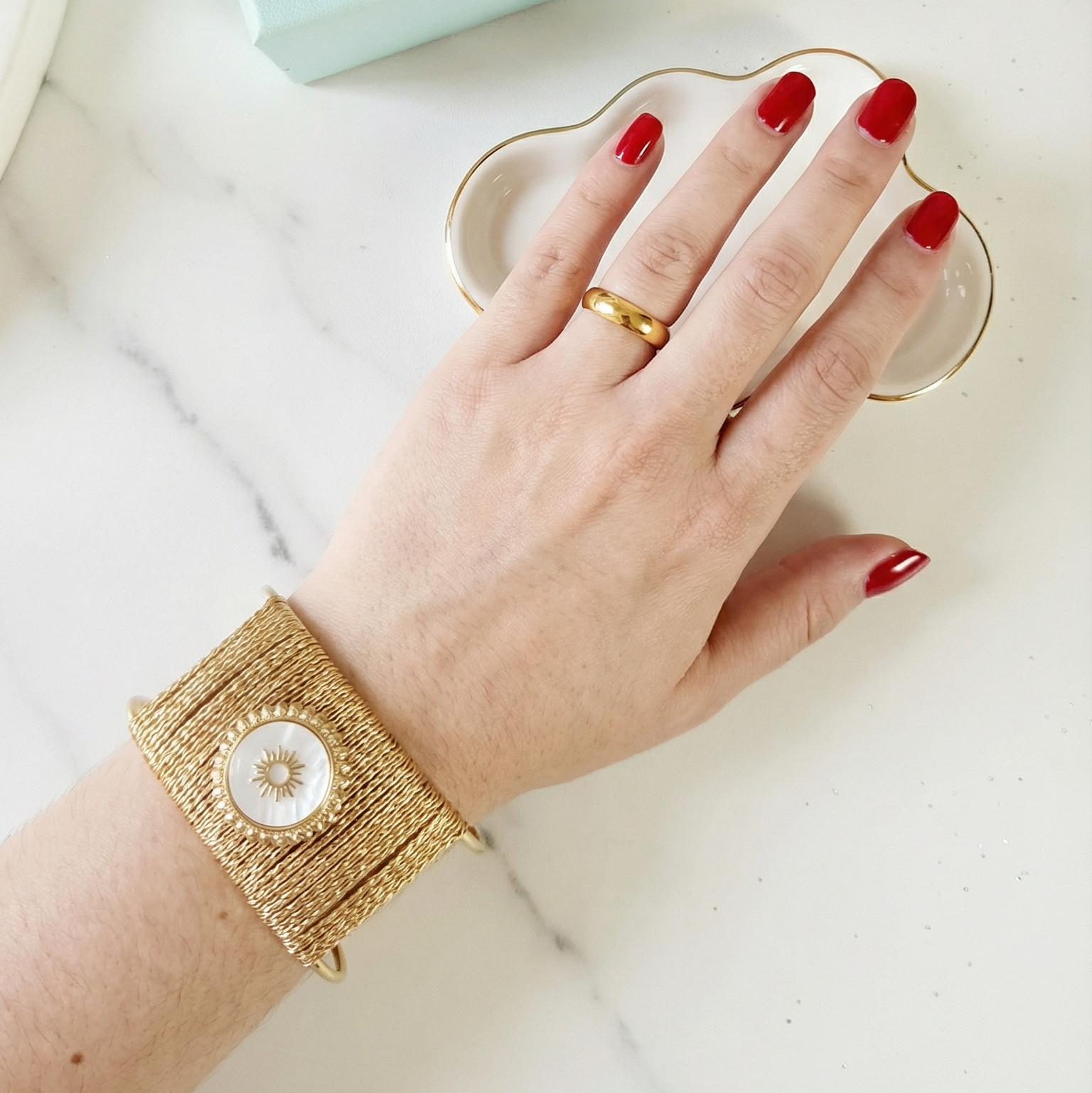 Edgy sun white and gold Bangles, Interlocked Bangle, Mesh bold Bracelets, Textured bangles, classy two tone bangles, 18k waterproof bangles, 18k gold waterproof bangles, long lasting bracelets, long lasting vintage jewelry, christmas gift for her, timeless bracelets, timeless waterproof jewelry, ellie vail jewelry dupe, missoma jewelry dupe