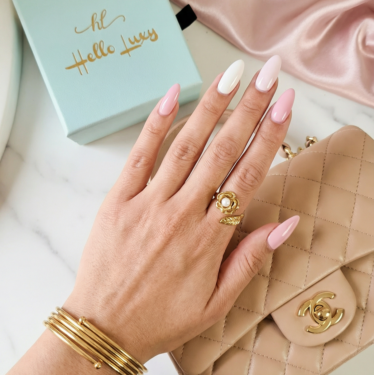 Flower and leaf Pearl and gold spiral ring, flower Pearl chunky dainty Ring, golden pearl ring, pearl bold ring, bold ring, bulky pearl and gold ring, Secrets Santa gift for her, valentine gift, jewelry gift for valentines, love ring, love jewelry, gift for wife, gift for friend, friendship gifts, self love ring, amor propio anillo, anillo de corazon, waterproof ring, waterproof jewelry, timeless jewelry, timeless ring, gift for girlfriend, soulmate ring, elegant ring, classy ring, dainty ring, everyday rin