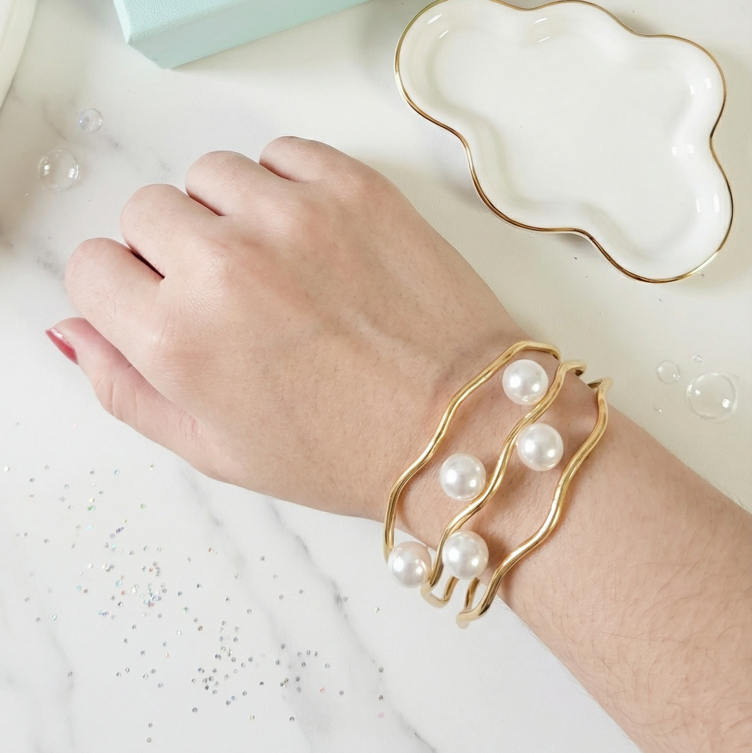 Chunky Unique Swirl Pearls Bangles, Swirl Pearl Bangle, Swirl Bold bold Bracelets, Textured bangles, classy two tone bangles, 18k waterproof bangles, 18k gold waterproof bangles, long lasting bracelets, long lasting vintage jewelry, christmas gift for her, timeless bracelets, timeless waterproof jewelry, ellie vail jewelry dupe, missoma jewelry dupe