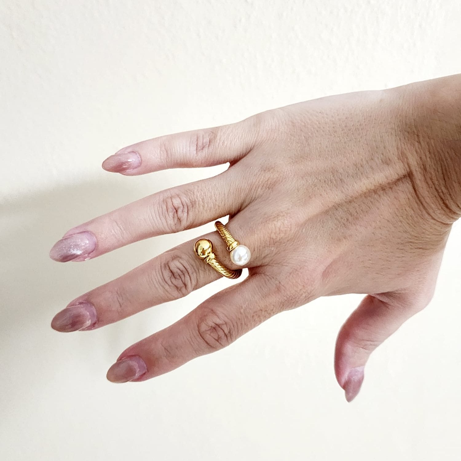 Pearl and gold spiral ring, Pearl chunky dainty Ring, golden pearl ring, pearl bold ring, bold ring