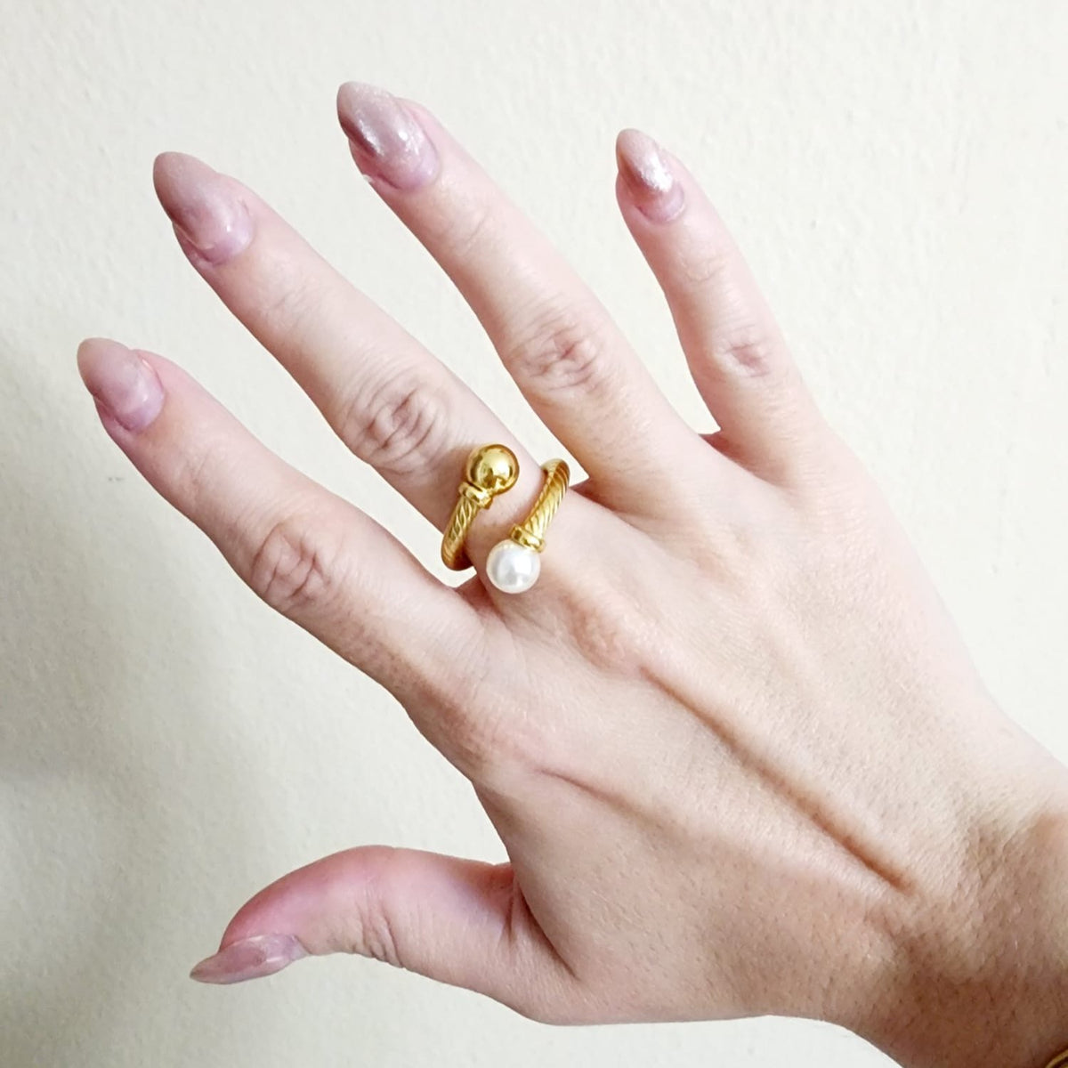 Pearl and gold spiral ring, Pearl chunky dainty Ring, golden pearl ring, pearl bold ring, bold ring