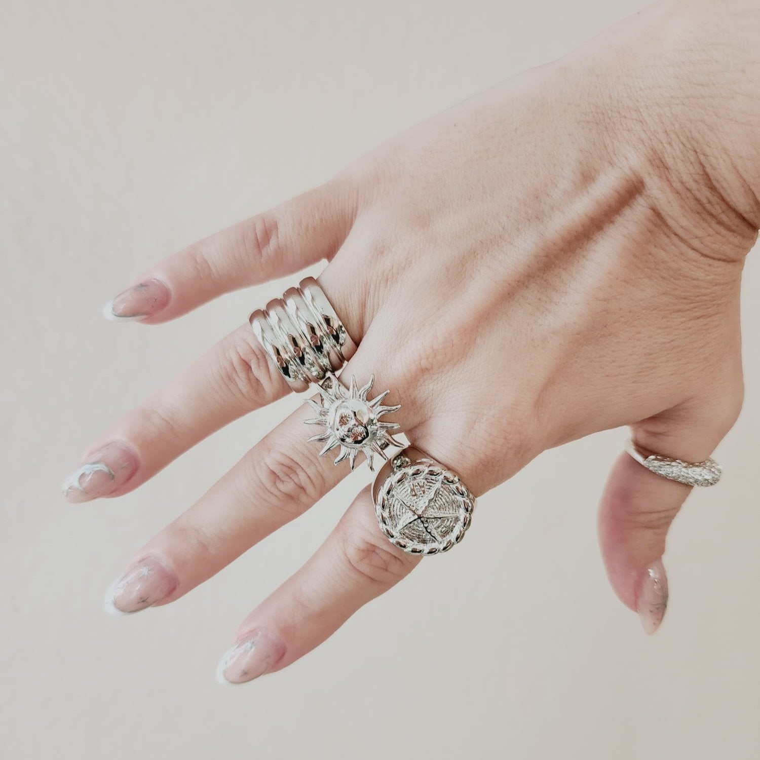 Star Bold Ring, Star Chunky Silver Ring, Chunky Golden Ring, chunky gold rings, gold plated rings, womens gold rings, gold stacking rings, gold and silver rings, statement ring, gold plated rings for women, gold plated ring, gold plated rings women, anillos de acero inoxidable para mujer, gold rings size 10, gold and silver ring, size 10 gold rings for women, gold rings for women size 10, Gold Plated Jewelry, tarnish free jewelry, Water Resistant, sweat resistant jewelry, water resistance jewelry, minimalis