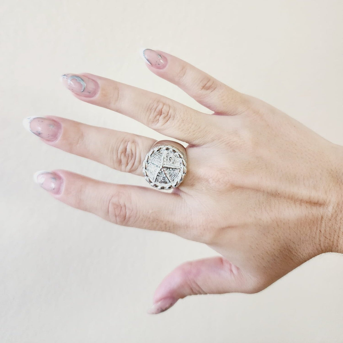 Star Bold Ring, Star Chunky Silver Ring, Chunky Golden Ring, chunky gold rings, gold plated rings, womens gold rings, gold stacking rings, gold and silver rings, statement ring, gold plated rings for women, gold plated ring, gold plated rings women, anillos de acero inoxidable para mujer, gold rings size 10, gold and silver ring, size 10 gold rings for women, gold rings for women size 10, Gold Plated Jewelry, tarnish free jewelry, Water Resistant, sweat resistant jewelry, water resistance jewelry, minimalis