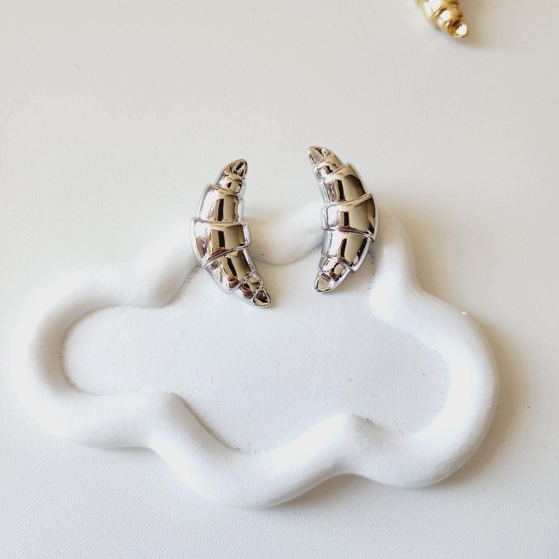 two-tone earrings, gold and silver earrings, waterproof earrings, curved earrings, segmented earrings, stainless steel earrings, hypoallergenic earrings, tarnish-free earrings, Hello Luxy jewelry.