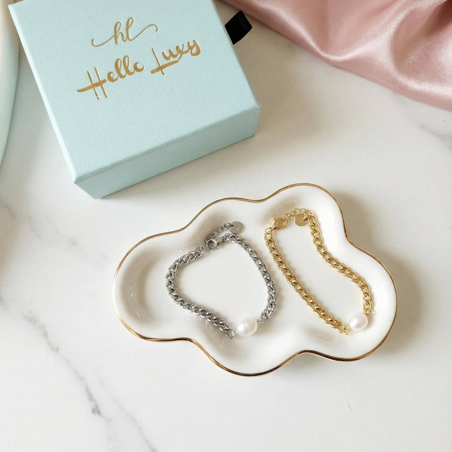 pearl bold bracelet, golden bracelet with pearl, silver bracelet with pearl, cuban bracelet Gold Filled Jewelry, Gold Filled Bracelet, Vintage, Vintage Look
Water resistance Bracelet
Vintage Jewelry
Cuban Bracelet
Vintage Bracelet

Paper Link Bracelet

Minimalist Jewelry