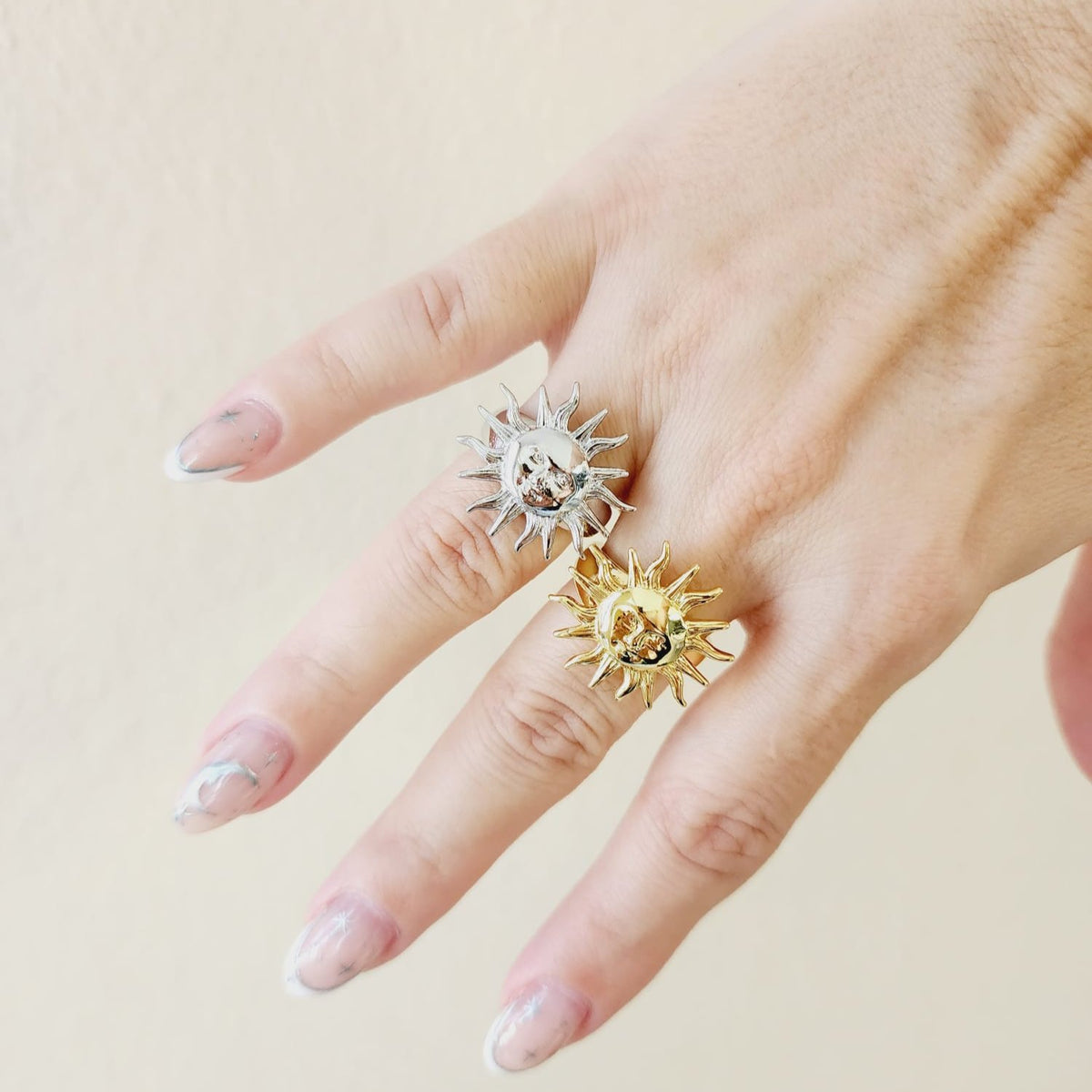 Sun Bold Ring, Sun Chunky Silver Ring, Chunky Golden Ring, chunky gold rings, gold plated rings, womens gold rings, gold stacking rings, gold and silver rings, statement ring, gold plated rings for women, gold plated ring, gold plated rings women, anillos de acero inoxidable para mujer, gold rings size 10, gold and silver ring, size 10 gold rings for women, gold rings for women size 10, Gold Plated Jewelry, tarnish free jewelry, Water Resistant, sweat resistant jewelry, water resistance jewelry, minimalist 