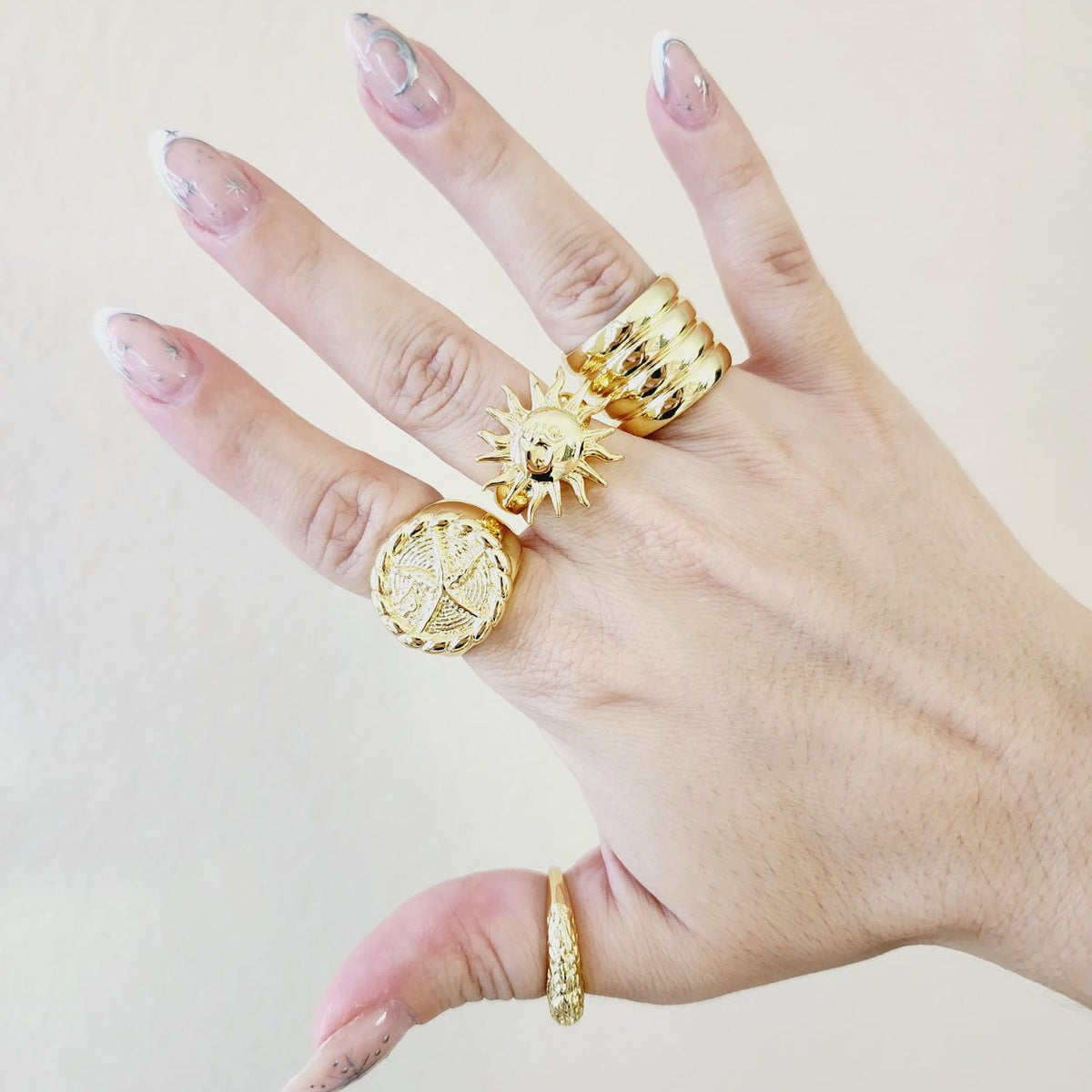 Sun Bold Ring, Sun Chunky Silver Ring, Chunky Golden Ring, chunky gold rings, gold plated rings, womens gold rings, gold stacking rings, gold and silver rings, statement ring, gold plated rings for women, gold plated ring, gold plated rings women, anillos de acero inoxidable para mujer, gold rings size 10, gold and silver ring, size 10 gold rings for women, gold rings for women size 10, Gold Plated Jewelry, tarnish free jewelry, Water Resistant, sweat resistant jewelry, water resistance jewelry, minimalist 