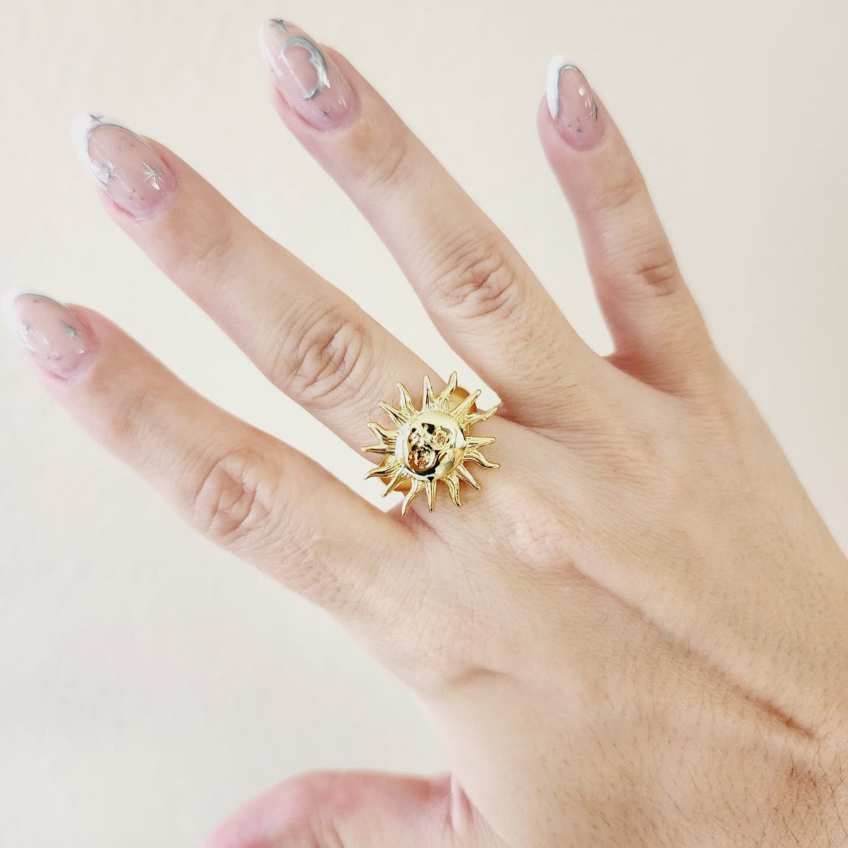 Sun Bold Ring, Sun Chunky Silver Ring, Chunky Golden Ring, chunky gold rings, gold plated rings, womens gold rings, gold stacking rings, gold and silver rings, statement ring, gold plated rings for women, gold plated ring, gold plated rings women, anillos de acero inoxidable para mujer, gold rings size 10, gold and silver ring, size 10 gold rings for women, gold rings for women size 10, Gold Plated Jewelry, tarnish free jewelry, Water Resistant, sweat resistant jewelry, water resistance jewelry, minimalist 