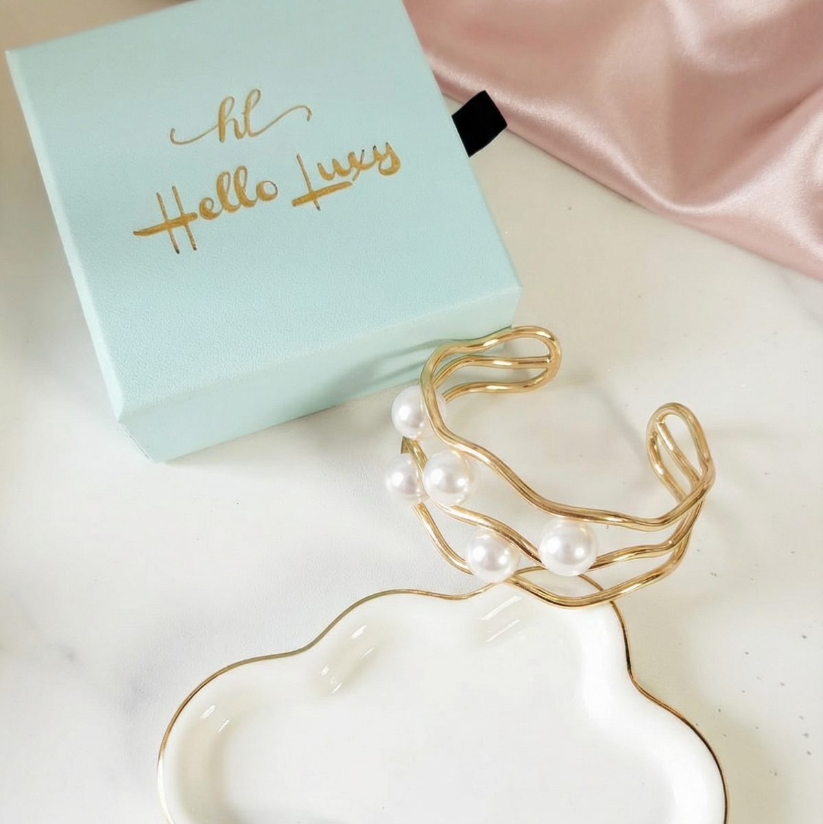 Chunky Unique Swirl Pearls Bangles, Swirl Pearl Bangle, Swirl Bold bold Bracelets, Textured bangles, classy two tone bangles, 18k waterproof bangles, 18k gold waterproof bangles, long lasting bracelets, long lasting vintage jewelry, christmas gift for her, timeless bracelets, timeless waterproof jewelry, ellie vail jewelry dupe, missoma jewelry dupe