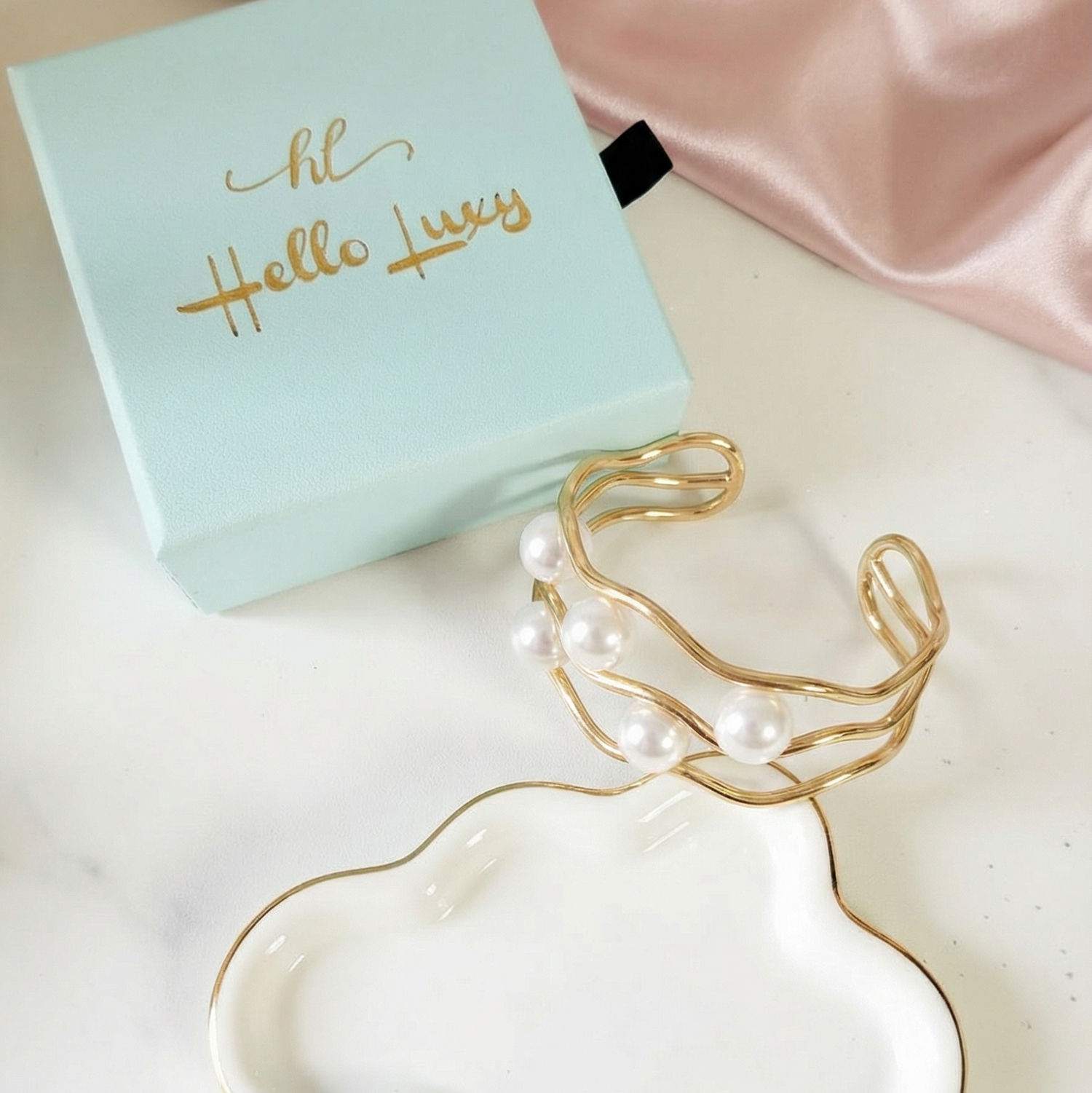 Chunky Unique Swirl Pearls Bangles, Swirl Pearl Bangle, Swirl Bold bold Bracelets, Textured bangles, classy two tone bangles, 18k waterproof bangles, 18k gold waterproof bangles, long lasting bracelets, long lasting vintage jewelry, christmas gift for her, timeless bracelets, timeless waterproof jewelry, ellie vail jewelry dupe, missoma jewelry dupe