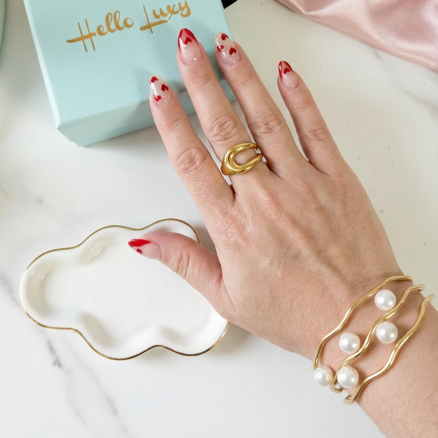 Chunky Unique Swirl Pearls Bangles, Swirl Pearl Bangle, Swirl Bold bold Bracelets, Textured bangles, classy two tone bangles, 18k waterproof bangles, 18k gold waterproof bangles, long lasting bracelets, long lasting vintage jewelry, christmas gift for her, timeless bracelets, timeless waterproof jewelry, ellie vail jewelry dupe, missoma jewelry dupe