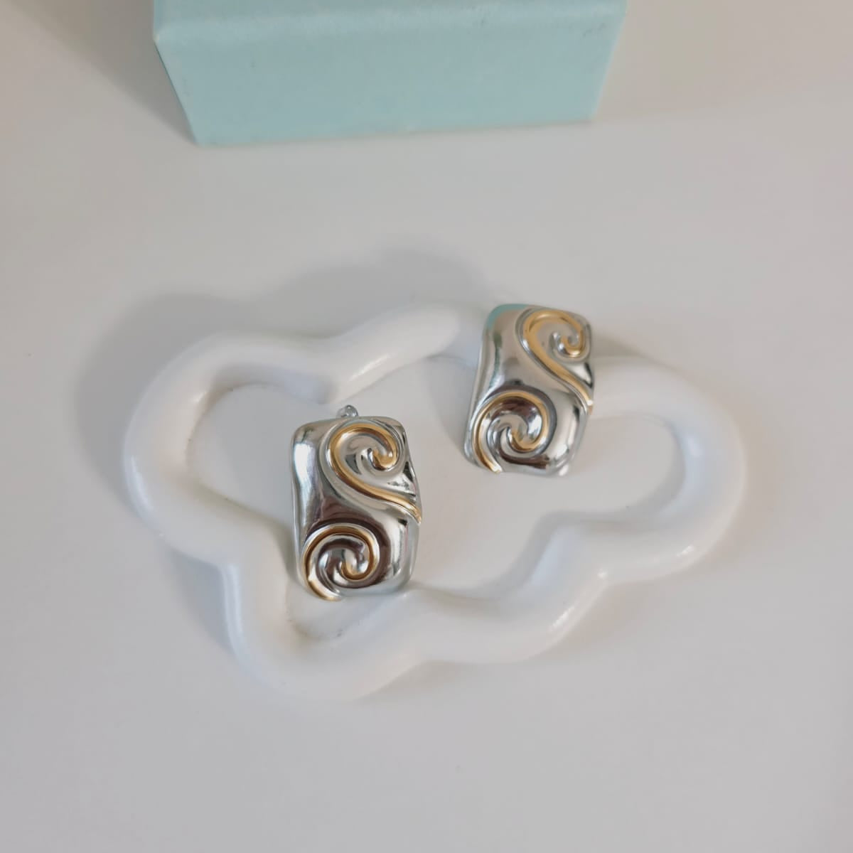 Swirl Bold two tone earrings, Swirl design earrings, bold abstract two tone Earrings, Simple Ear hole free, Ear bone clip, gold ear bone clip, gold ear hole earrings, Water resistant gold hoops, tarnish free gold open hoops, Lightweight Chunky Open Hoops, 14k lightweight chunky hoops, 14k gold hoops, 14k Double tone hoops, 18k Gold Filled lightweight hoops, 18k Gold Filled hoops, classy gold hoops, bold gold hoops, chunky double tone hoops, chunky medium gold hoops, chunky medium double tone hoops