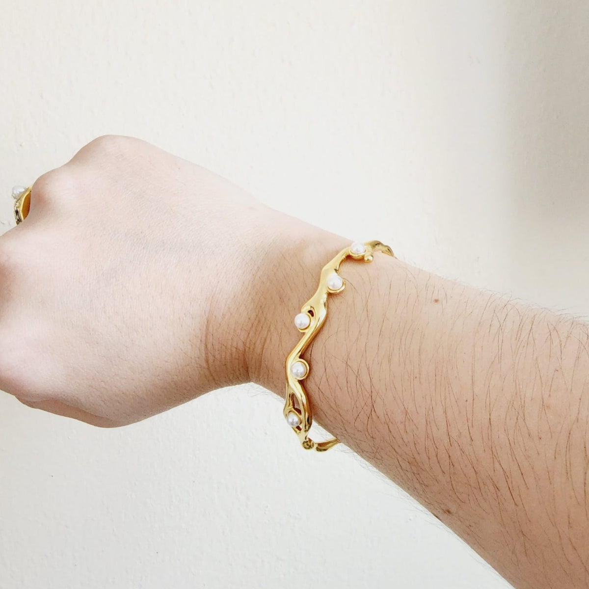 Pearl Bangle, bracelet Gold Filled Jewelry, Pearl classy bangle, pearl bracelets, pearl gold bracelet, Gold Cuban Link Bracelet for Women Men, 7mm Wide 14K Gold / 18K Gold / White Gold Plated Diamond Cut Curb Chain Bracelets for Women, Hip Hop14K Gold Plated Finished Miami Cuban Link, electroplated the 14K gold bracelet, Tarnish free bold bracelet, 15mm Miami Curb Cuban Link Chain Bracelet 24k Real Gold Plated, Lifetime Jewelry, waterproof Gold Plated Bracelet