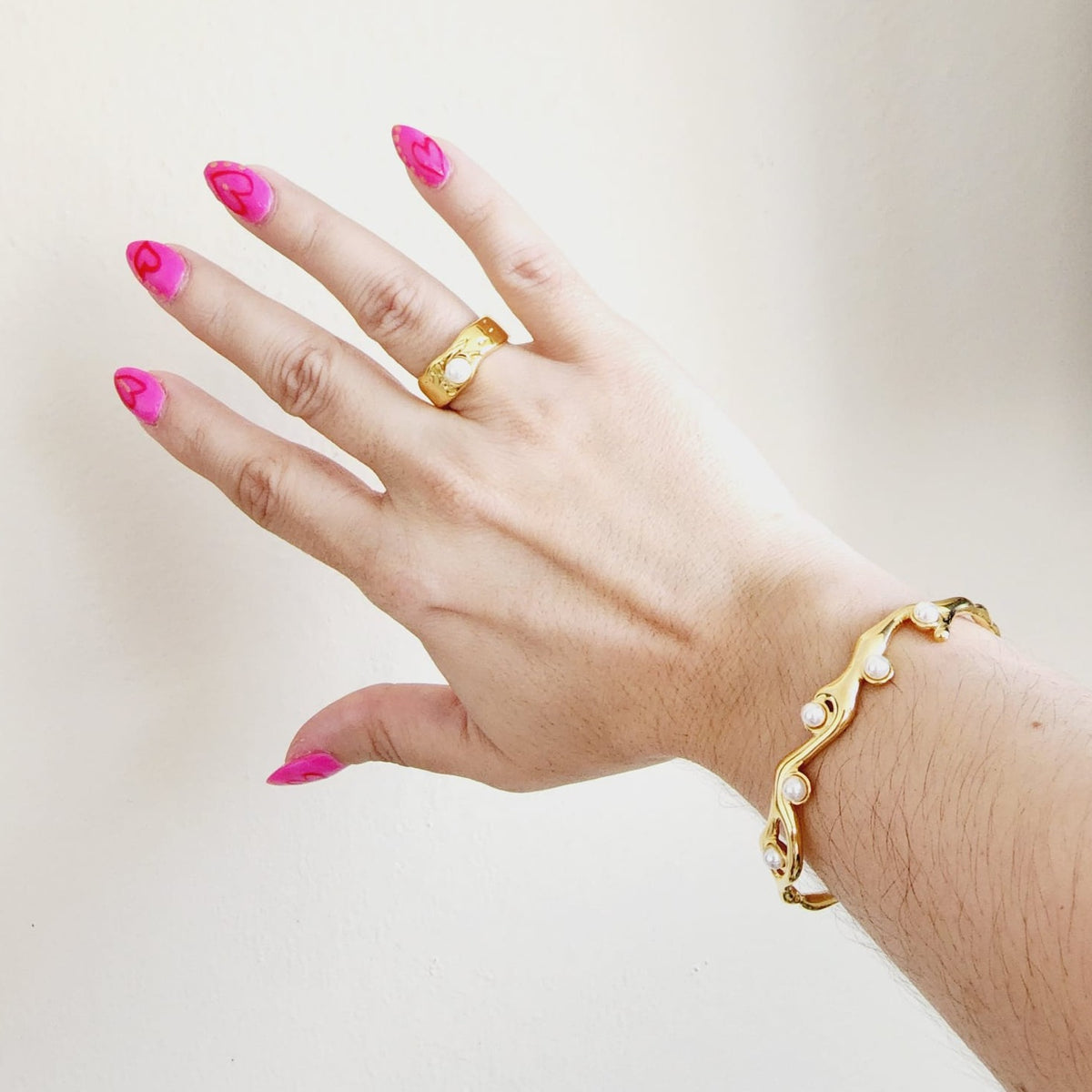 Pearl Bangle, bracelet Gold Filled Jewelry, Pearl classy bangle, pearl bracelets, pearl gold bracelet, Gold Cuban Link Bracelet for Women Men, 7mm Wide 14K Gold / 18K Gold / White Gold Plated Diamond Cut Curb Chain Bracelets for Women, Hip Hop14K Gold Plated Finished Miami Cuban Link, electroplated the 14K gold bracelet, Tarnish free bold bracelet, 15mm Miami Curb Cuban Link Chain Bracelet 24k Real Gold Plated, Lifetime Jewelry, waterproof Gold Plated Bracelet