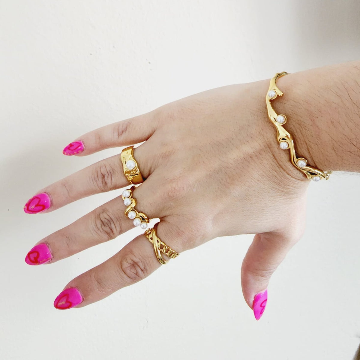 Pearl Bangle, bracelet Gold Filled Jewelry, Pearl classy bangle, pearl bracelets, pearl gold bracelet, Gold Cuban Link Bracelet for Women Men, 7mm Wide 14K Gold / 18K Gold / White Gold Plated Diamond Cut Curb Chain Bracelets for Women, Hip Hop14K Gold Plated Finished Miami Cuban Link, electroplated the 14K gold bracelet, Tarnish free bold bracelet, 15mm Miami Curb Cuban Link Chain Bracelet 24k Real Gold Plated, Lifetime Jewelry, waterproof Gold Plated Bracelet