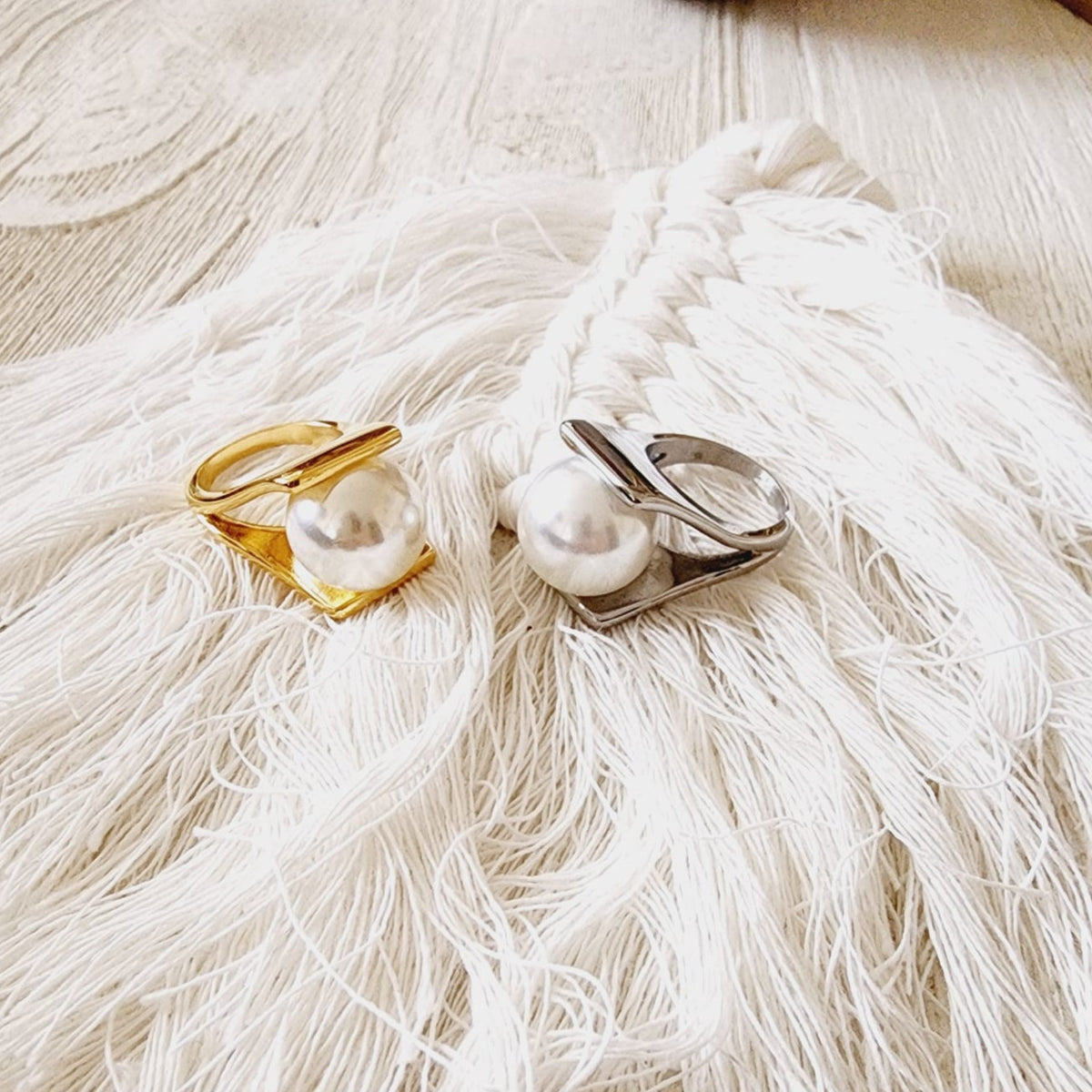 Silver pearl ring, pearl ring, Pearl Gold Ring, Elegant Ring, Wavy ring, trendy pearl waterproof ring, Water Resistant ring, waterproof ring, tarnish free gold ring, 18k gold plated and pearl ring, baroque ring, thick pearl gold ring, Pearl ring, Minimalist ring,Thin ring , Mother Pearl ring, Simple ring, stacking ring, gift for her, Dainty ring, Shiny ring, Classy Pearl Ring, baroque 18 gold ring, pearl bold ring, pearl statement gold ring, pearl chunky ring, Nacar Gold Ring