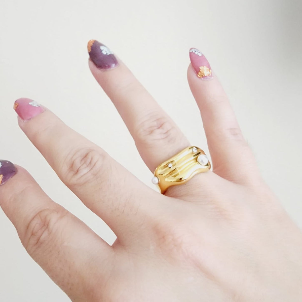 Pearl Gold Ring, Elegant Ring, Wavy ring, trendy pearl waterproof ring, Water Resistant ring, waterproof ring, tarnish free gold ring, 18k gold plated and pearl ring, baroque ring, thick pearl gold ring, Pearl ring, Minimalist ring,Thin ring , Mother Pearl ring, Simple ring, stacking ring, gift for her, Dainty ring, Shiny ring, Classy Pearl Ring, baroque 18 gold ring, pearl bold ring, pearl statement gold ring, pearl chunky ring, Nacar Gold Ring