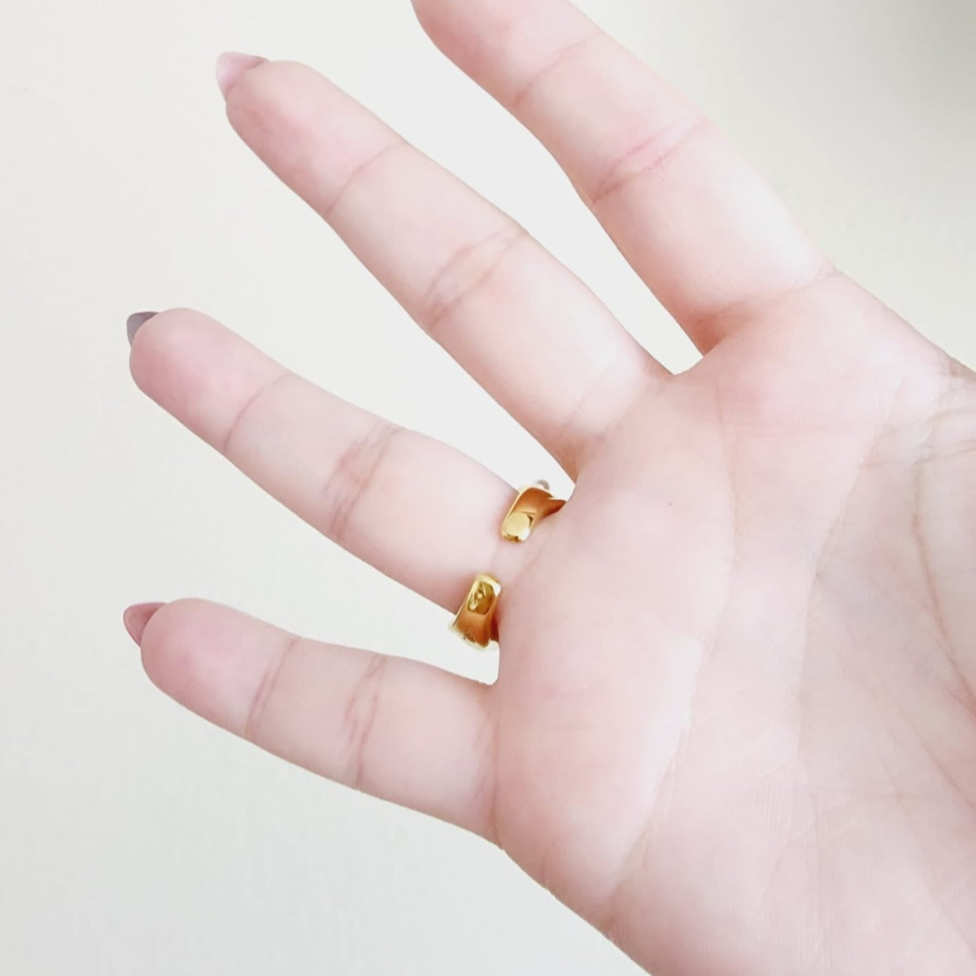 Pearl Gold Ring, Elegant Ring, Wavy ring, trendy pearl waterproof ring, Water Resistant ring, waterproof ring, tarnish free gold ring, 18k gold plated and pearl ring, baroque ring, thick pearl gold ring, Pearl ring, Minimalist ring,Thin ring , Mother Pearl ring, Simple ring, stacking ring, gift for her, Dainty ring, Shiny ring, Classy Pearl Ring, baroque 18 gold ring, pearl bold ring, pearl statement gold ring, pearl chunky ring, Nacar Gold Ring