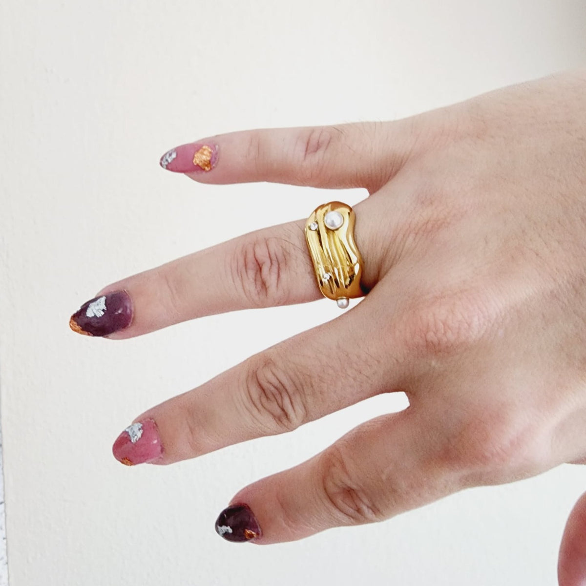 Pearl Gold Ring, Elegant Ring, Wavy ring, trendy pearl waterproof ring, Water Resistant ring, waterproof ring, tarnish free gold ring, 18k gold plated and pearl ring, baroque ring, thick pearl gold ring, Pearl ring, Minimalist ring,Thin ring , Mother Pearl ring, Simple ring, stacking ring, gift for her, Dainty ring, Shiny ring, Classy Pearl Ring, baroque 18 gold ring, pearl bold ring, pearl statement gold ring, pearl chunky ring, Nacar Gold Ring