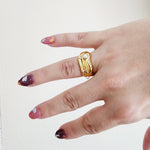 Pearl Gold Ring, Elegant Ring, Wavy ring, trendy pearl waterproof ring, Water Resistant ring, waterproof ring, tarnish free gold ring, 18k gold plated and pearl ring, baroque ring, thick pearl gold ring, Pearl ring, Minimalist ring,Thin ring , Mother Pearl ring, Simple ring, stacking ring, gift for her, Dainty ring, Shiny ring, Classy Pearl Ring, baroque 18 gold ring, pearl bold ring, pearl statement gold ring, pearl chunky ring, Nacar Gold Ring