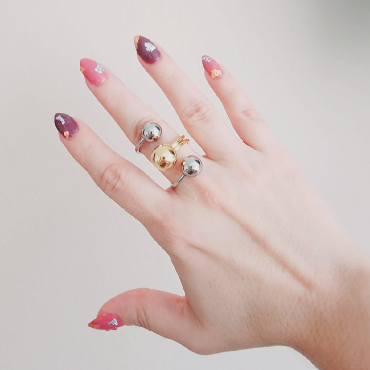 Spiral Ball Ring, Spiral Ball double tone ring, double tone ring, chunky silver and gold ring, promise ring, bold double tone ring, valentine gift, jewelry gift for valentines, love ring, love jewelry, gift for wife, gift for friend, friendship gifts, self love ring, amor propio anillo, anillo de corazon, waterproof ring, waterproof jewelry, timeless jewelry, timeless ring, gift for girlfriend, soulmate ring, elegant ring, classy ring, dainty ring, everyday ring, must have ring, must have jewelry