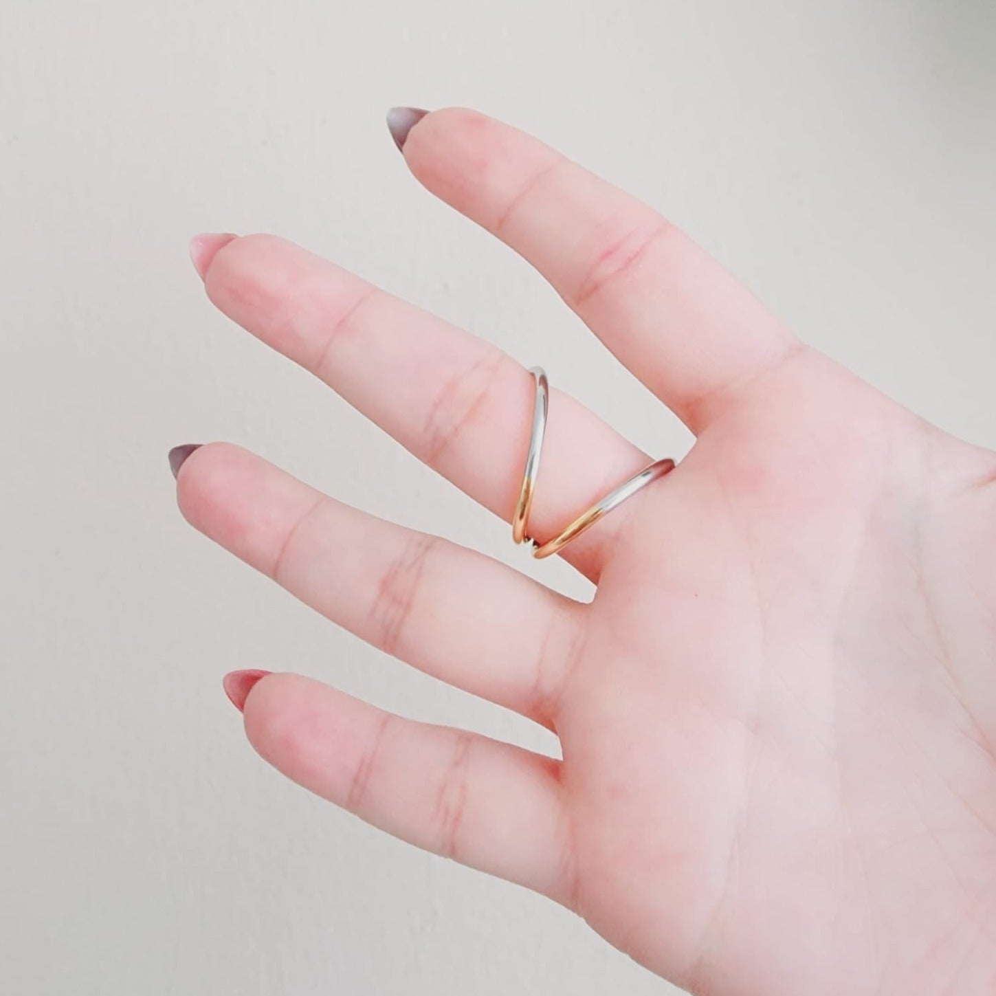 Spiral Ball Ring, Spiral Ball double tone ring, double tone ring, chunky silver and gold ring, promise ring, bold double tone ring, valentine gift, jewelry gift for valentines, love ring, love jewelry, gift for wife, gift for friend, friendship gifts, self love ring, amor propio anillo, anillo de corazon, waterproof ring, waterproof jewelry, timeless jewelry, timeless ring, gift for girlfriend, soulmate ring, elegant ring, classy ring, dainty ring, everyday ring, must have ring, must have jewelry