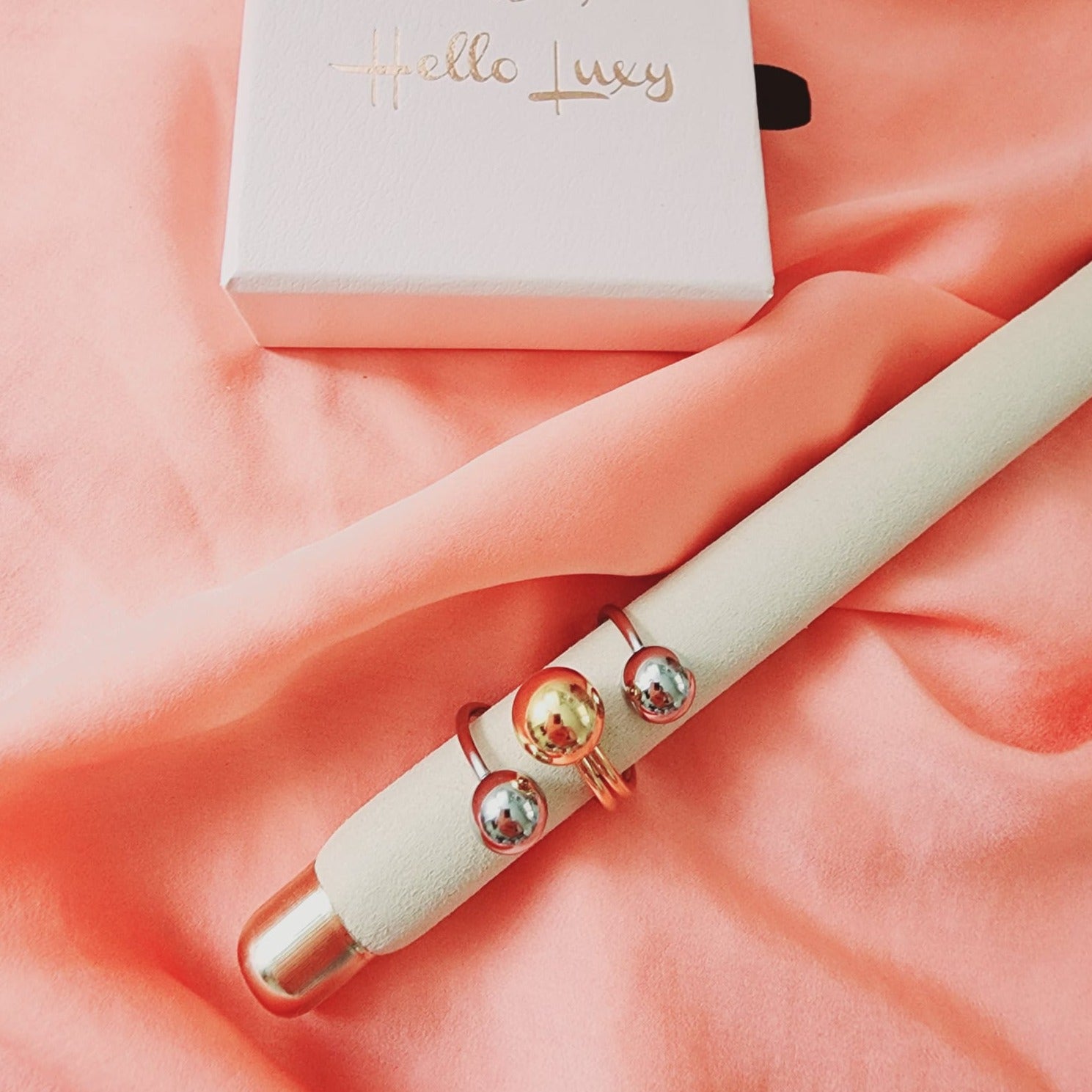 Spiral Ball Ring, Spiral Ball double tone ring, double tone ring, chunky silver and gold ring, promise ring, bold double tone ring, valentine gift, jewelry gift for valentines, love ring, love jewelry, gift for wife, gift for friend, friendship gifts, self love ring, amor propio anillo, anillo de corazon, waterproof ring, waterproof jewelry, timeless jewelry, timeless ring, gift for girlfriend, soulmate ring, elegant ring, classy ring, dainty ring, everyday ring, must have ring, must have jewelry