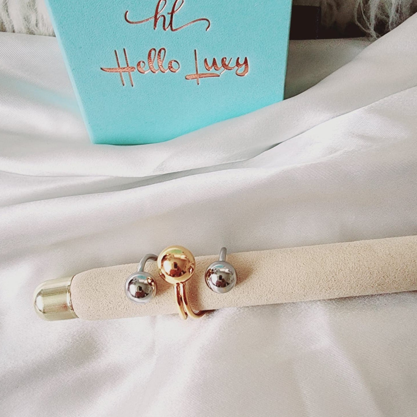 Spiral Ball Ring, Spiral Ball double tone ring, double tone ring, chunky silver and gold ring, promise ring, bold double tone ring, valentine gift, jewelry gift for valentines, love ring, love jewelry, gift for wife, gift for friend, friendship gifts, self love ring, amor propio anillo, anillo de corazon, waterproof ring, waterproof jewelry, timeless jewelry, timeless ring, gift for girlfriend, soulmate ring, elegant ring, classy ring, dainty ring, everyday ring, must have ring, must have jewelry