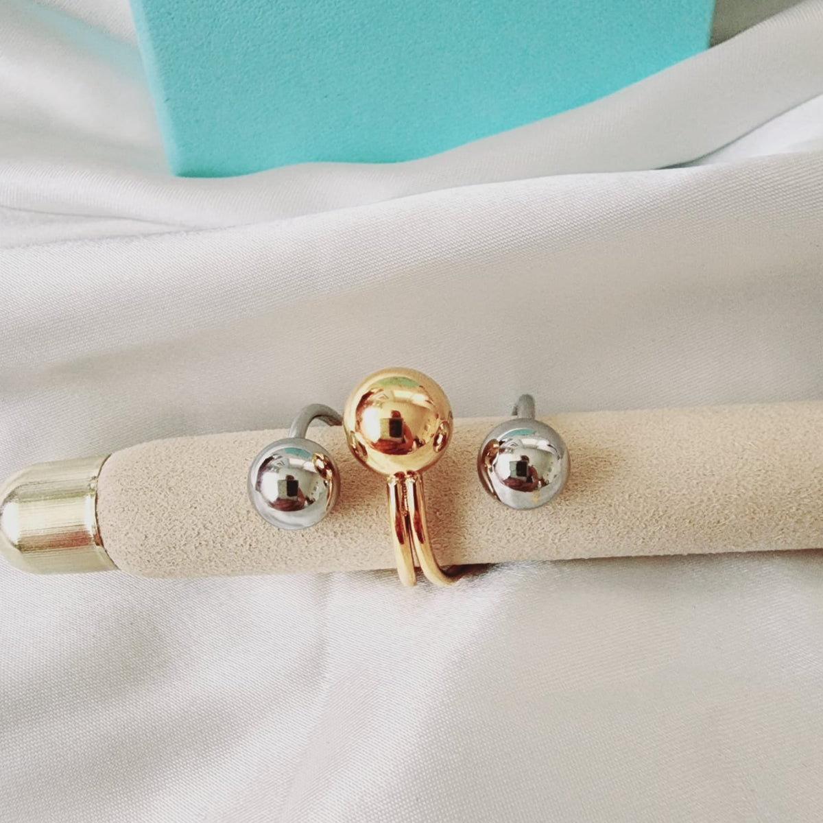 Spiral Ball Ring, Spiral Ball double tone ring, double tone ring, chunky silver and gold ring, promise ring, bold double tone ring, valentine gift, jewelry gift for valentines, love ring, love jewelry, gift for wife, gift for friend, friendship gifts, self love ring, amor propio anillo, anillo de corazon, waterproof ring, waterproof jewelry, timeless jewelry, timeless ring, gift for girlfriend, soulmate ring, elegant ring, classy ring, dainty ring, everyday ring, must have ring, must have jewelry