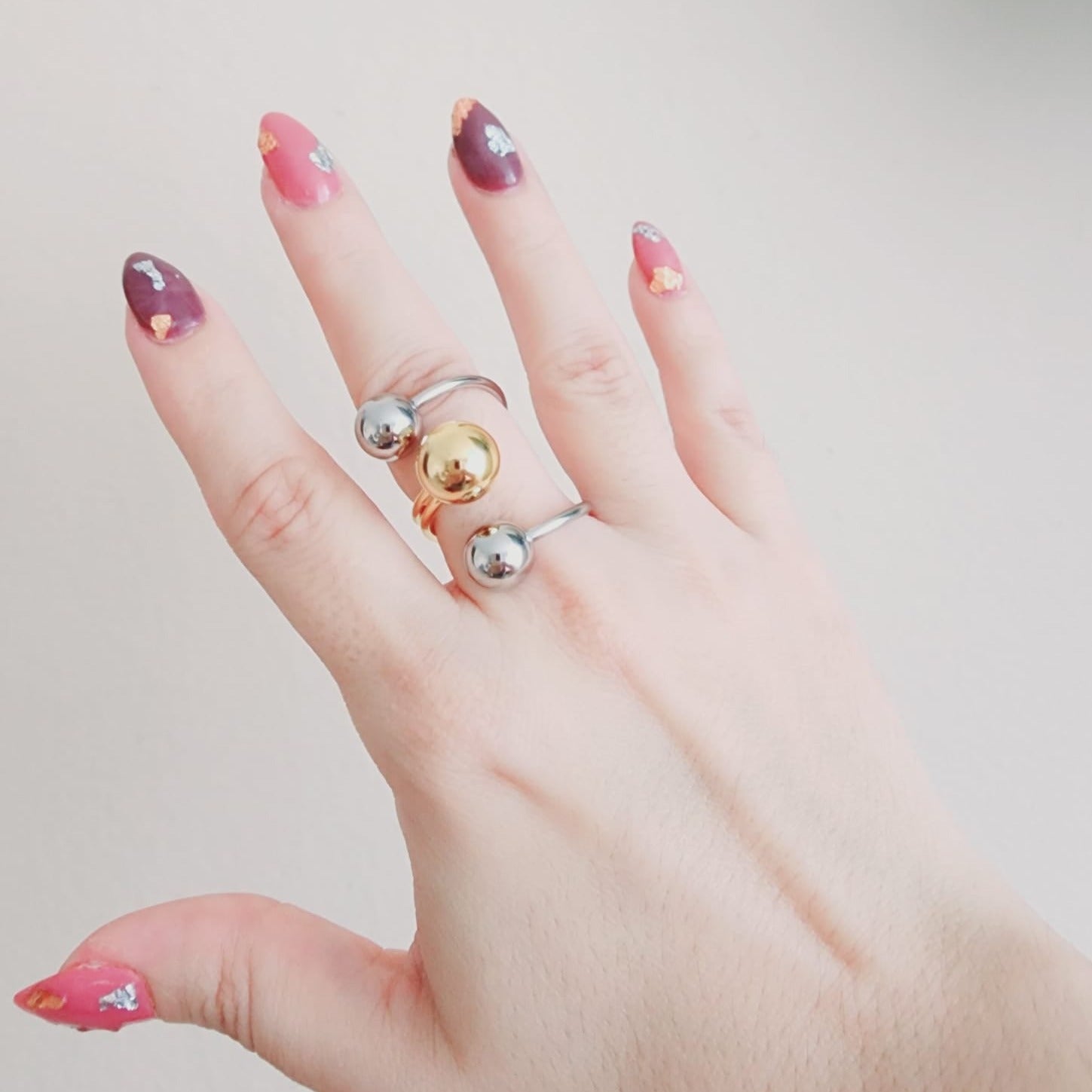 Spiral Ball Ring, Spiral Ball double tone ring, double tone ring, chunky silver and gold ring, promise ring, bold double tone ring, valentine gift, jewelry gift for valentines, love ring, love jewelry, gift for wife, gift for friend, friendship gifts, self love ring, amor propio anillo, anillo de corazon, waterproof ring, waterproof jewelry, timeless jewelry, timeless ring, gift for girlfriend, soulmate ring, elegant ring, classy ring, dainty ring, everyday ring, must have ring, must have jewelry