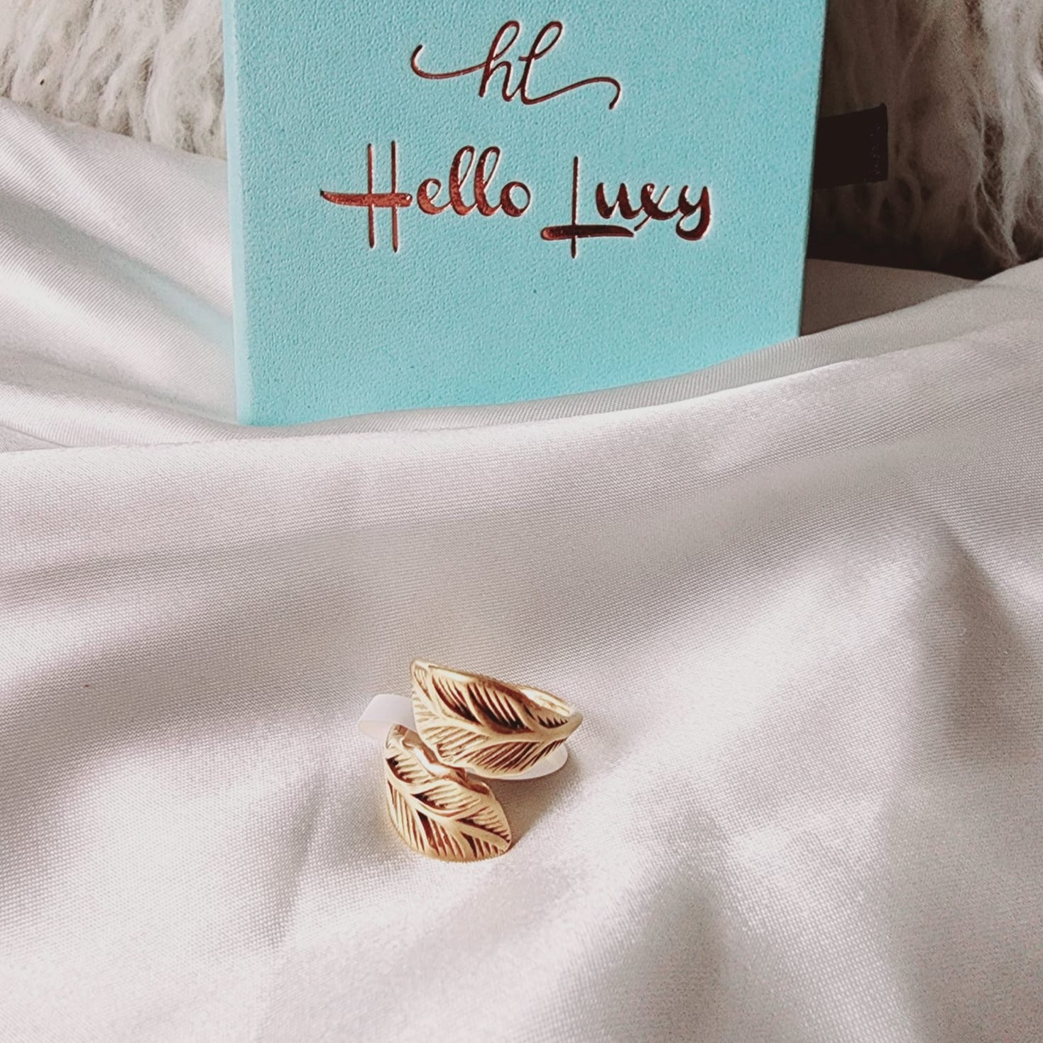 Leaves Bold ring, Water Resistant classy rings, Water Resistant simple rings, sweat resistant jewelry, water resistant minimalist jewelry, minimalist rings, waterproof rings, stainless steel rings, 18k gold plated classy rings, 18k gold filled rings, 18k gold filled classy rings, gold vintage rings, tarnish free rings, stackable rings, gold stackable rings, dainty abstract rings, dainty chunky rings, Unique Stylish Ring, Statement large ring, Big Irregular Ring, Irregular Statement Ring