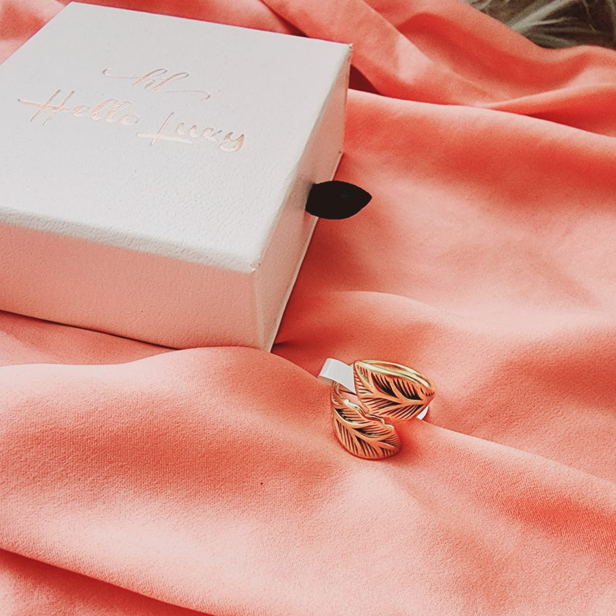 Leaves Bold ring, Water Resistant classy rings, Water Resistant simple rings, sweat resistant jewelry, water resistant minimalist jewelry, minimalist rings, waterproof rings, stainless steel rings, 18k gold plated classy rings, 18k gold filled rings, 18k gold filled classy rings, gold vintage rings, tarnish free rings, stackable rings, gold stackable rings, dainty abstract rings, dainty chunky rings, Unique Stylish Ring, Statement large ring, Big Irregular Ring, Irregular Statement Ring