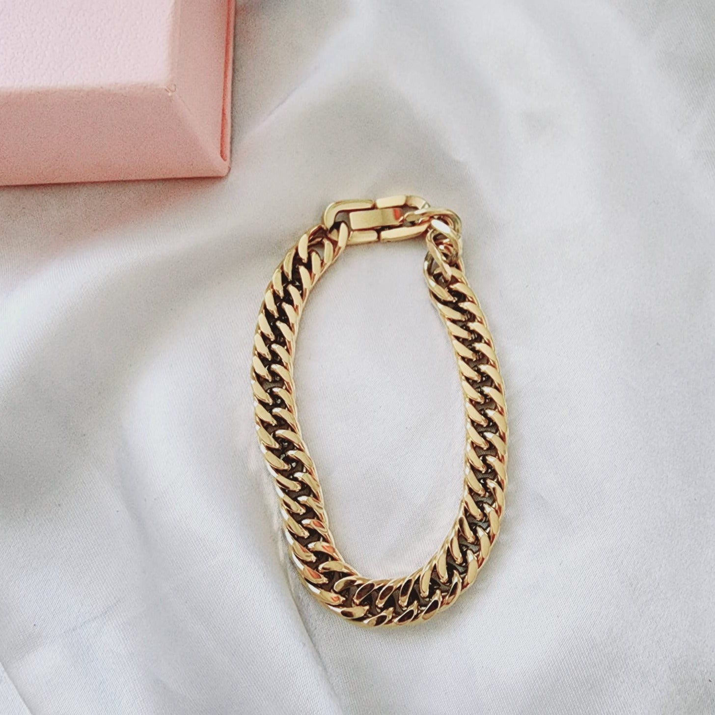 Vintage Look Water resistance Bracelet Vintage Jewelry Cuban Bracelet Vintage Bracelet Paper Link Bracelet Minimalist Jewelry Minimalist Gift for her Minimalist Gift, paperclip bracelet, 18k gold plated bracelet, waterproof bracelet, water resistant bracelet, classy bracelet, everyday bracelet