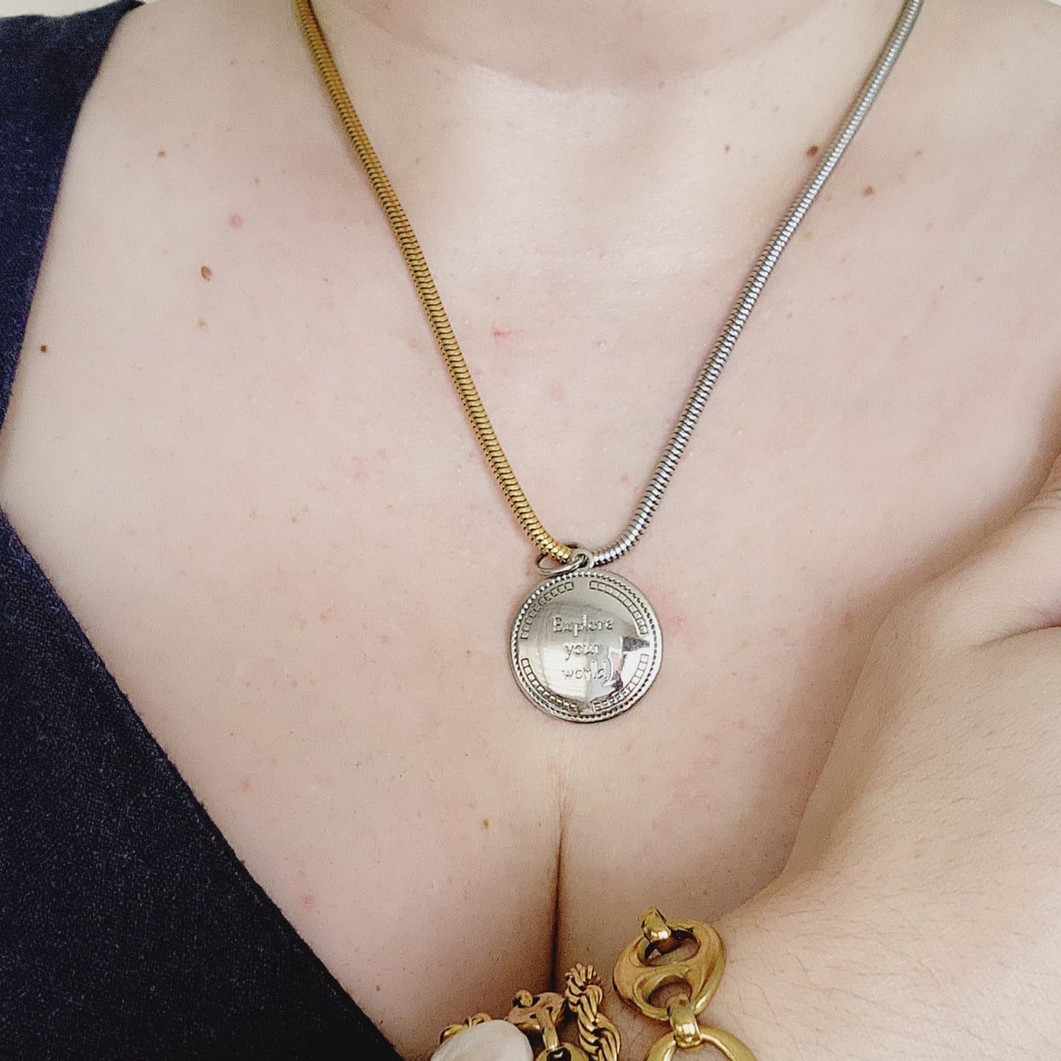 Compass Two Tone Necklace, Compass Gold Filled Necklace, Compass Rhodium Necklace, Compass Waterproof Necklace, Travel Gold Filled Necklace, Brujula Gold Filled Necklace, Compas collar en Gold filled, Meaningful Necklace, Explore the World Necklace, Enjoy your life Necklace, Motivational Necklace, Inspirational Necklace, Gift for Travel Lover, Travel Lover Jewelry, adventurous woman Gift, Adventurous woman jewelry, Vintage Compass Pendant, waterproof two tone necklace