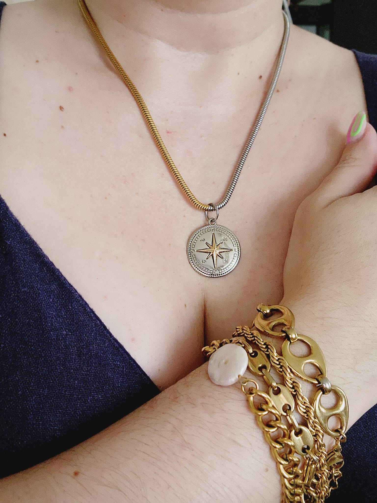 Compass Two Tone Necklace, Compass Gold Filled Necklace, Compass Rhodium Necklace, Compass Waterproof Necklace, Travel Gold Filled Necklace, Brujula Gold Filled Necklace, Compas collar en Gold filled, Meaningful Necklace, Explore the World Necklace, Enjoy your life Necklace, Motivational Necklace, Inspirational Necklace, Gift for Travel Lover, Travel Lover Jewelry, adventurous woman Gift, Adventurous woman jewelry, Vintage Compass Pendant, waterproof two tone necklace