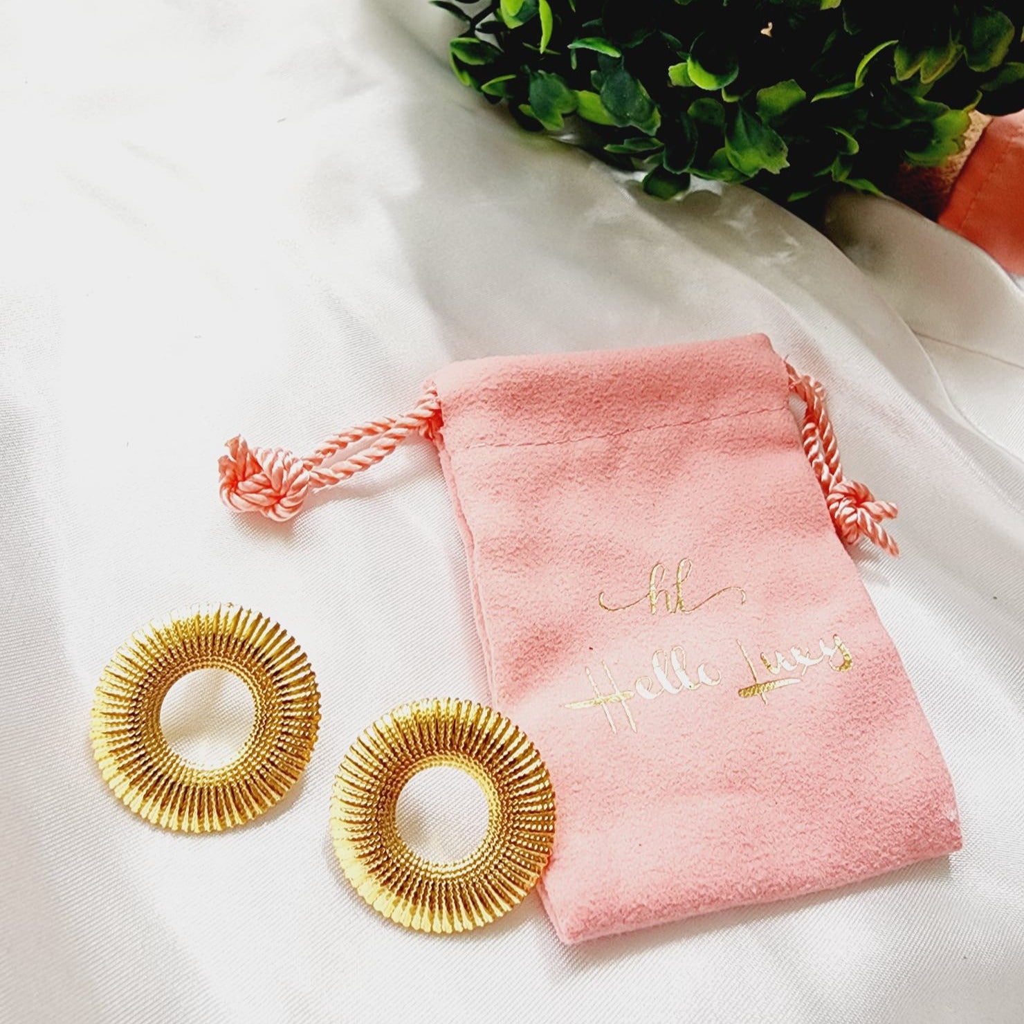 geometric earrings, Circular gold medium earrings, Gold Circular vintage earrings, classy earrings, circular dainty earrings, vintage golden studs, golden chunky circular earrings, Dainty chunky earrings, hypoallergenic earrings, Golden everyday studs, 18k gold plated earrings, Waterproof earrings, gold rounded earrings, Durable earrings, Elegant earrings, Timeless design, aesthetic earrings, timeless earrings, Stylish jewelry, stylish earrings, Versatile jewelry, Bold Earrings, chunky earrings