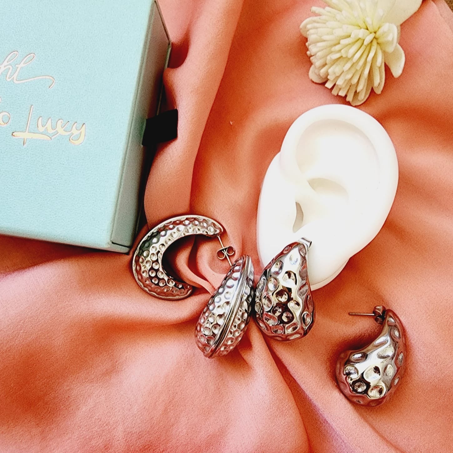 Bold Tear Drop earrings, silver earrings, hypoallergenic earrings, teardrop maxi studs, 18k gold plated earrings, Waterproof earrings, Silver and gold earrings, Durable earrings, Elegant earrings, Timeless design, aesthetic earrings, timeless earrings, Stylish jewelry, stylish earrings, Versatile jewelry, Bold Earrings, chunky earrings, Bottega Tear drop earrings, Bottega Veneta Earrings, Hailey Biber Earrings, Bottega Drop Earrings, Bottega Bold Earrings